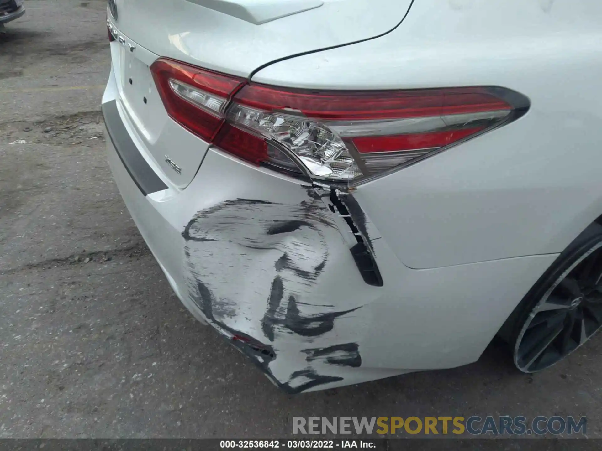 12 Photograph of a damaged car 4T1B61HK6KU720042 TOYOTA CAMRY 2019