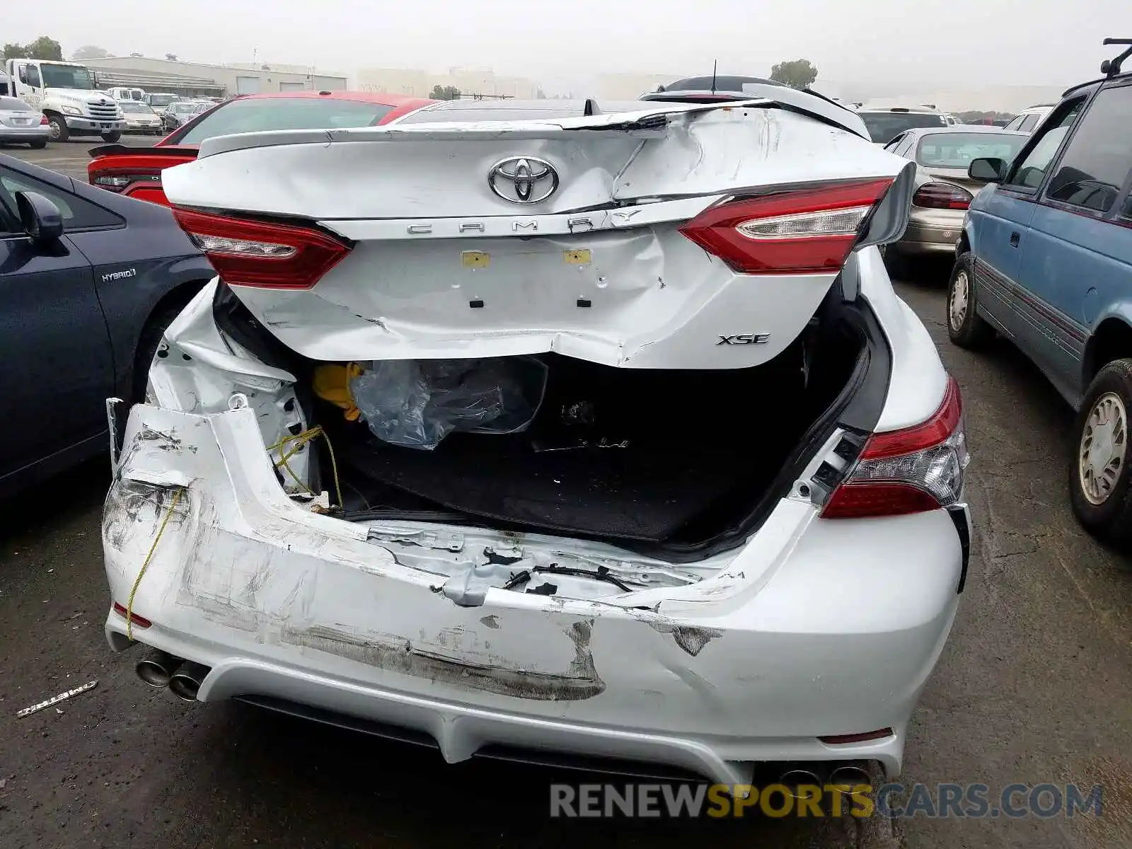 9 Photograph of a damaged car 4T1B61HK6KU721370 TOYOTA CAMRY 2019