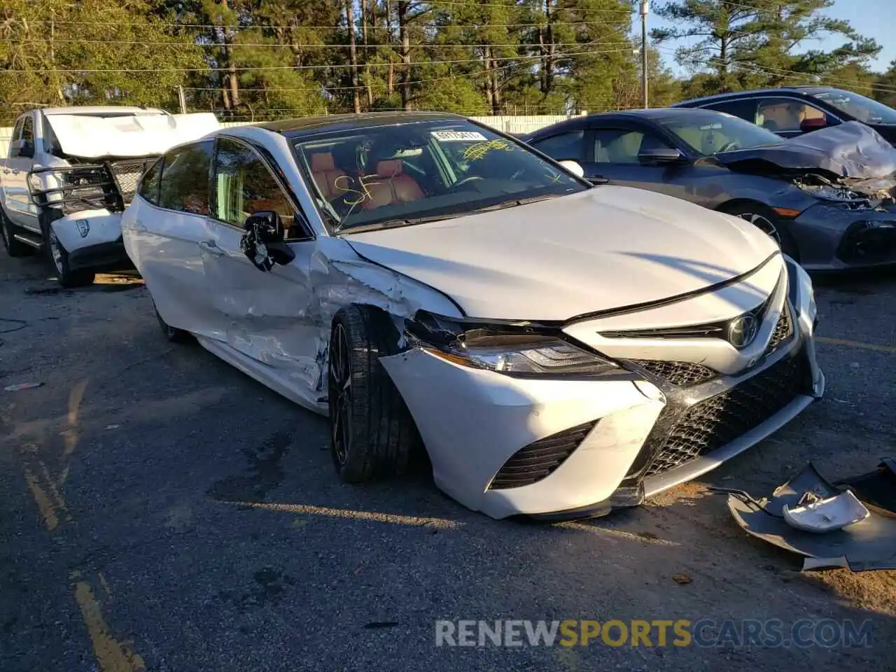 1 Photograph of a damaged car 4T1B61HK6KU731347 TOYOTA CAMRY 2019