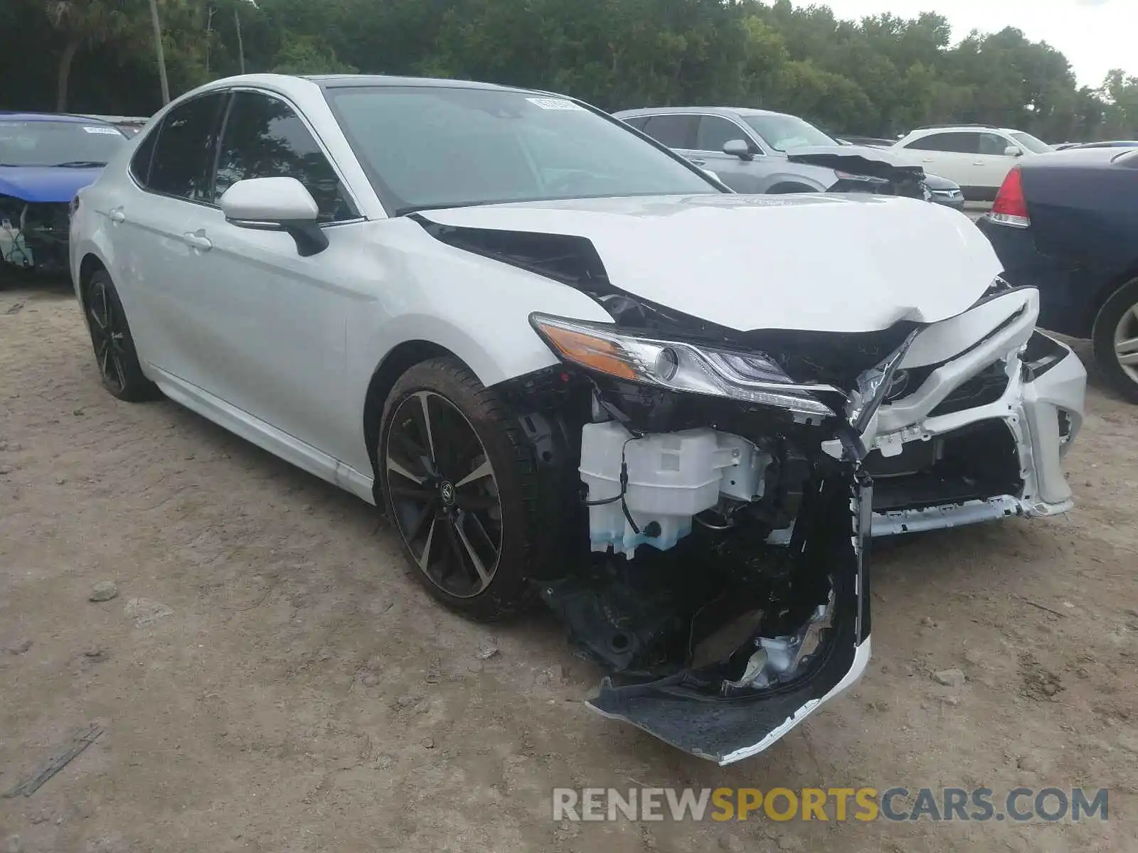 1 Photograph of a damaged car 4T1B61HK6KU733180 TOYOTA CAMRY 2019