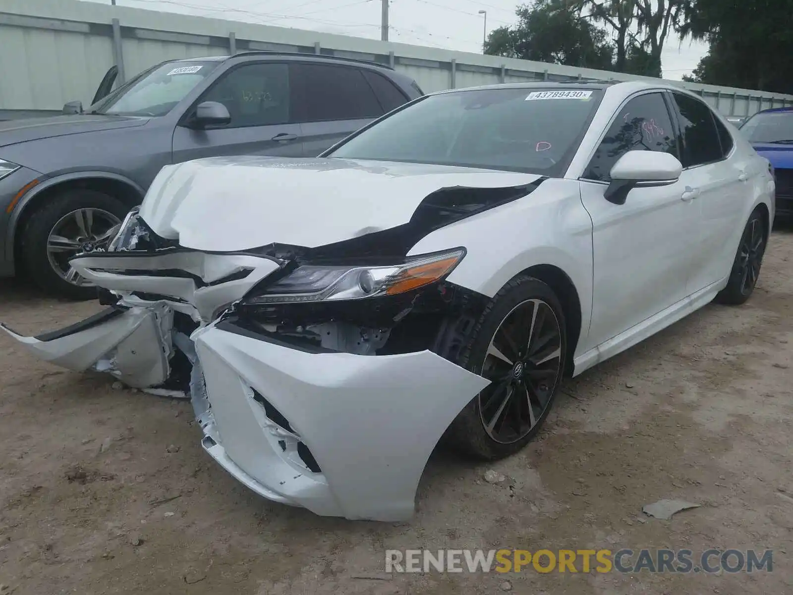 2 Photograph of a damaged car 4T1B61HK6KU733180 TOYOTA CAMRY 2019