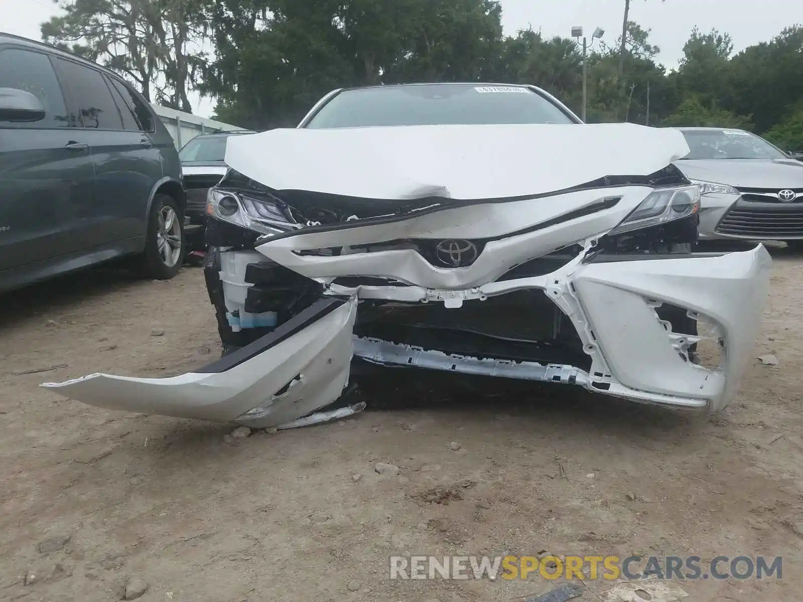 9 Photograph of a damaged car 4T1B61HK6KU733180 TOYOTA CAMRY 2019
