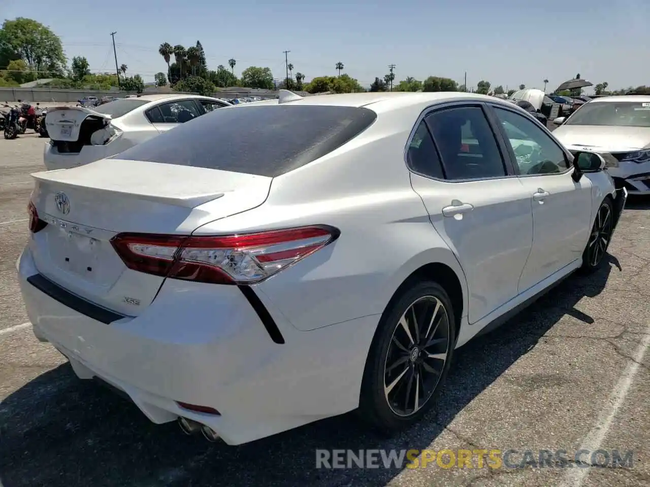 4 Photograph of a damaged car 4T1B61HK6KU743059 TOYOTA CAMRY 2019