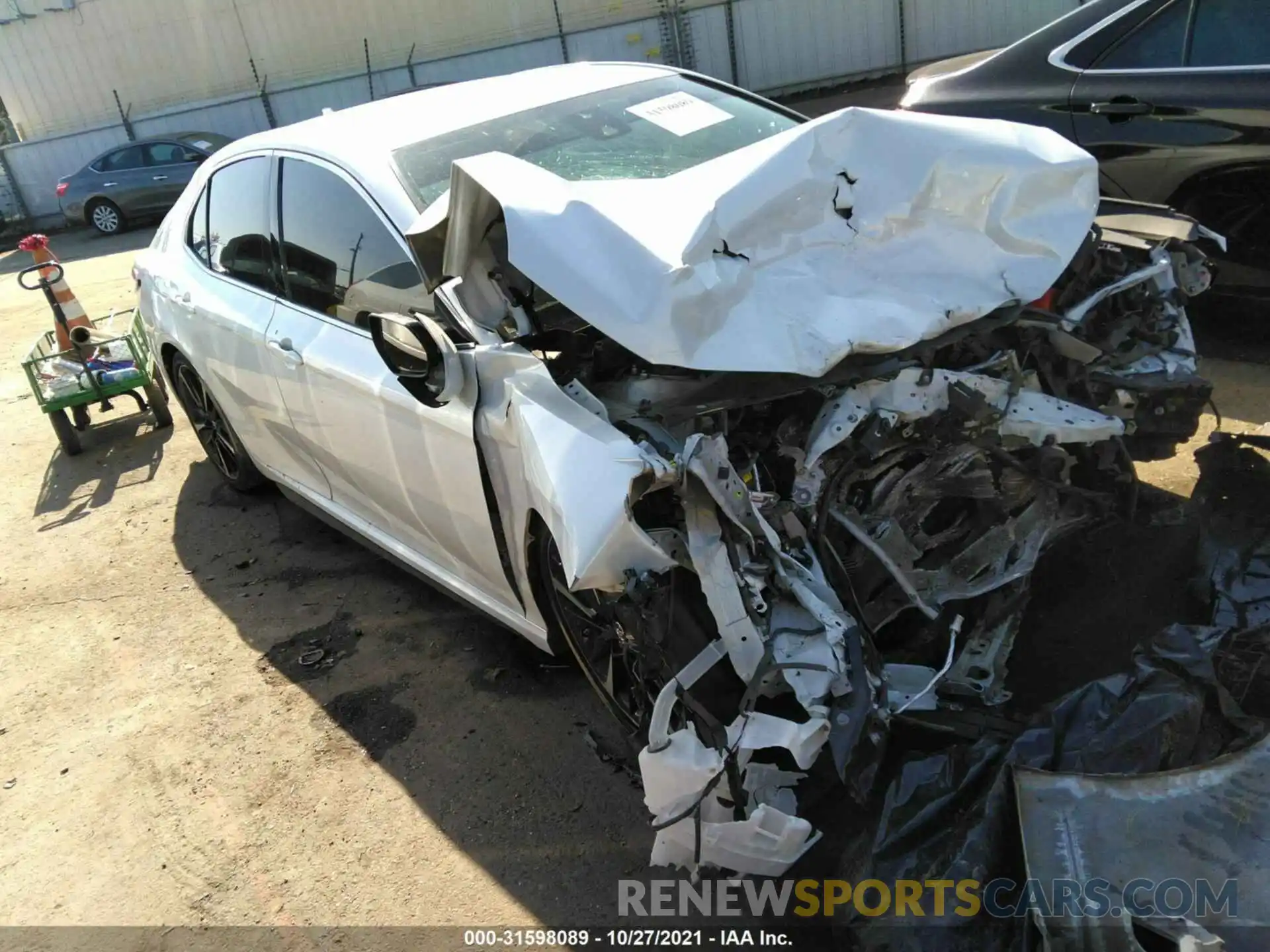 1 Photograph of a damaged car 4T1B61HK6KU752148 TOYOTA CAMRY 2019