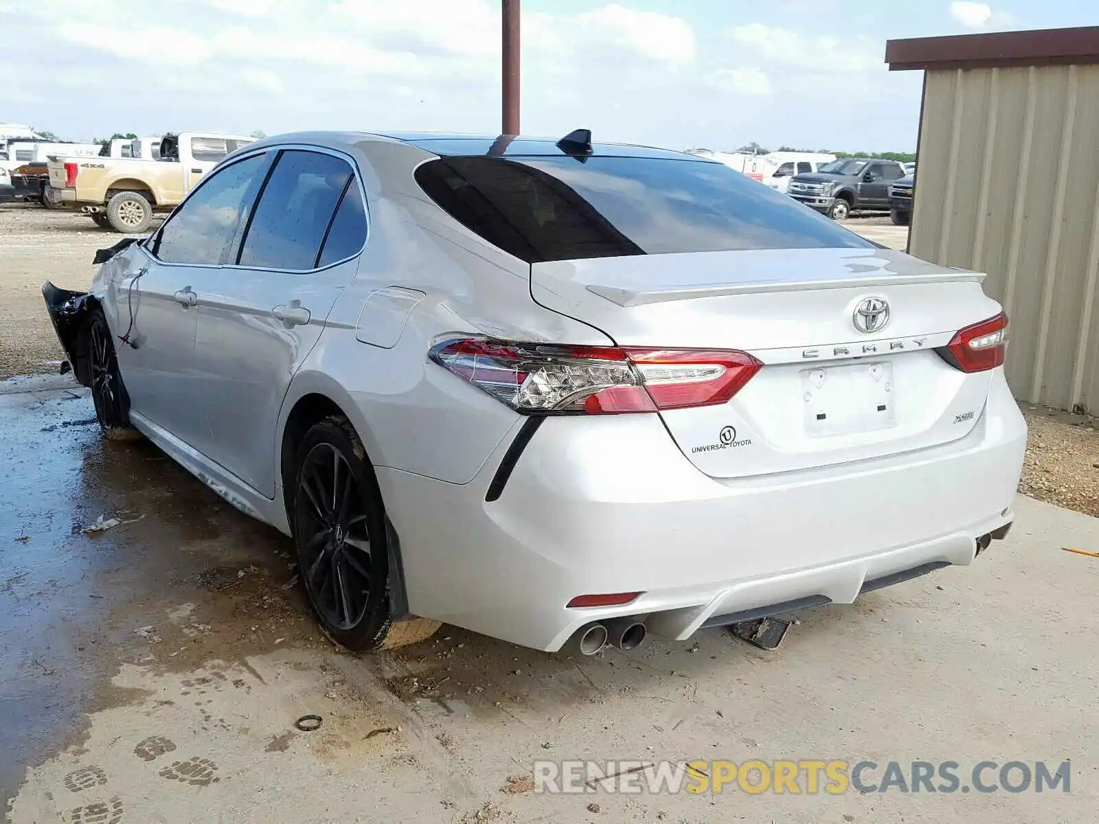 3 Photograph of a damaged car 4T1B61HK6KU775235 TOYOTA CAMRY 2019