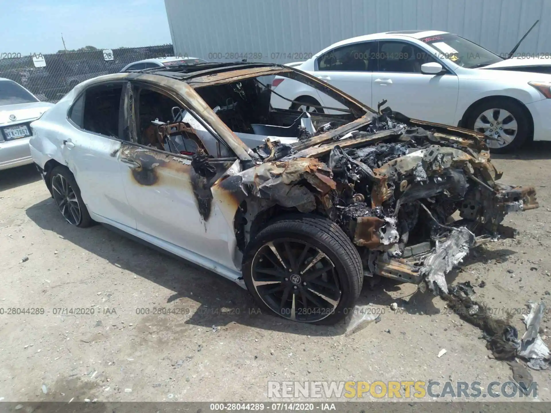 1 Photograph of a damaged car 4T1B61HK6KU812395 TOYOTA CAMRY 2019