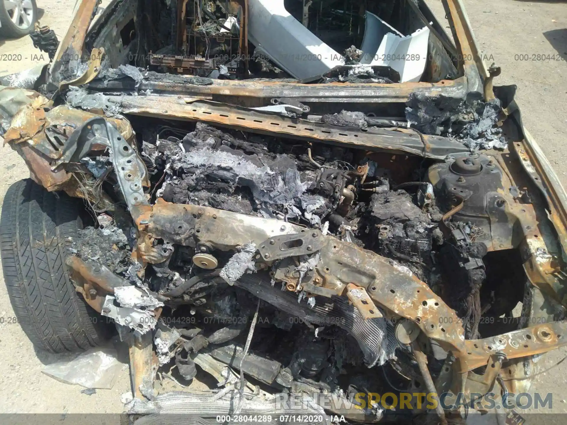 10 Photograph of a damaged car 4T1B61HK6KU812395 TOYOTA CAMRY 2019