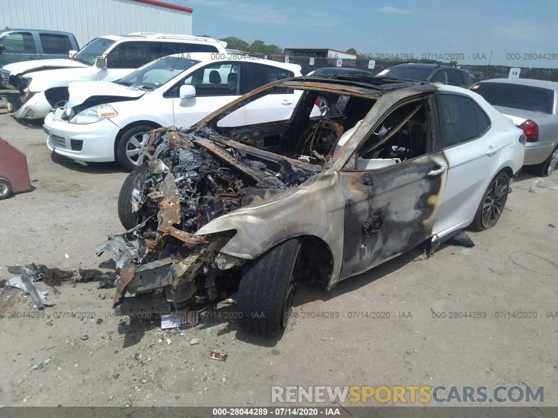 2 Photograph of a damaged car 4T1B61HK6KU812395 TOYOTA CAMRY 2019