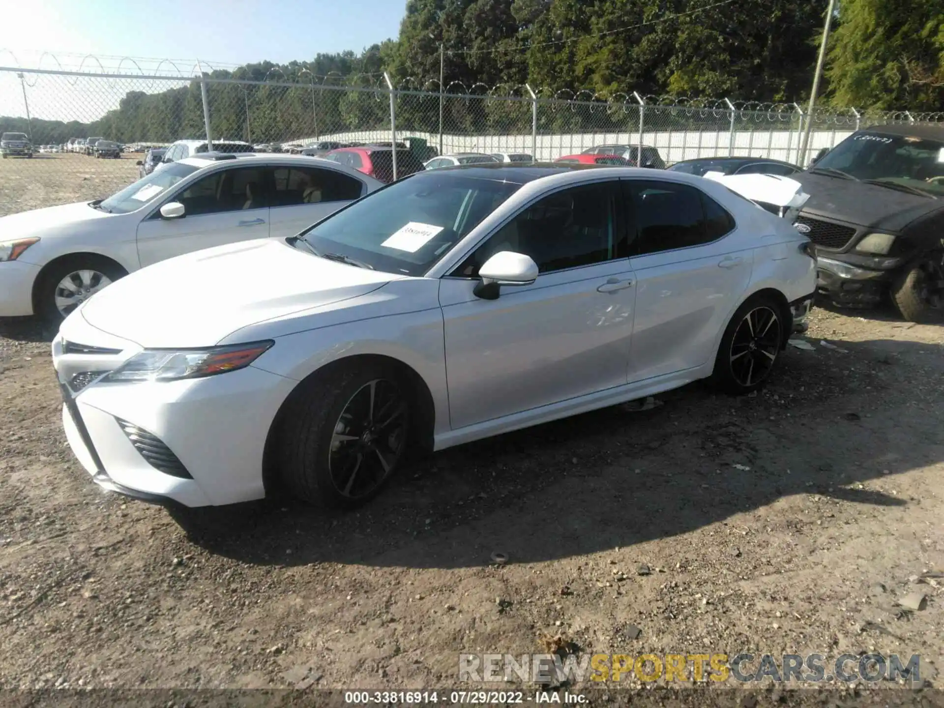 2 Photograph of a damaged car 4T1B61HK6KU826751 TOYOTA CAMRY 2019