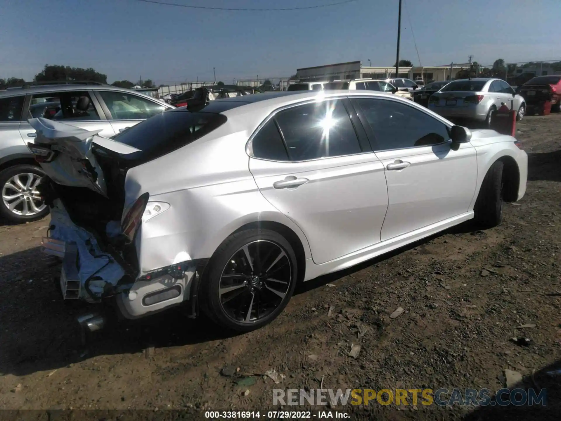 4 Photograph of a damaged car 4T1B61HK6KU826751 TOYOTA CAMRY 2019