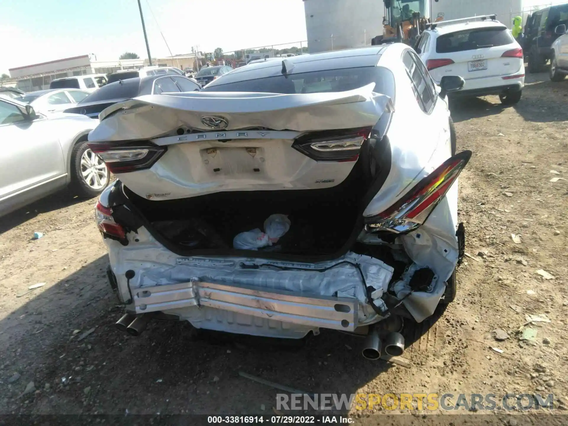 6 Photograph of a damaged car 4T1B61HK6KU826751 TOYOTA CAMRY 2019