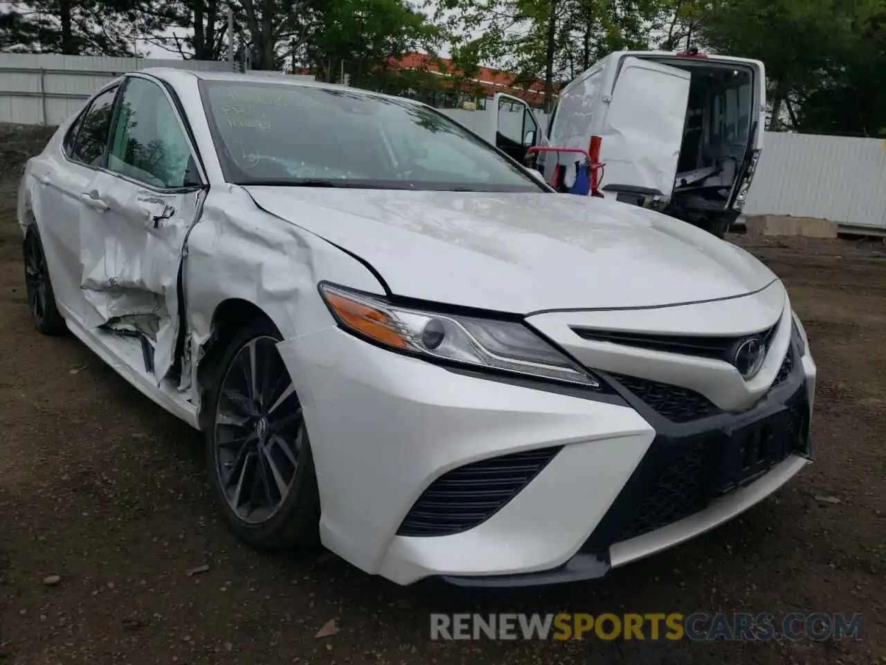 1 Photograph of a damaged car 4T1B61HK6KU833084 TOYOTA CAMRY 2019