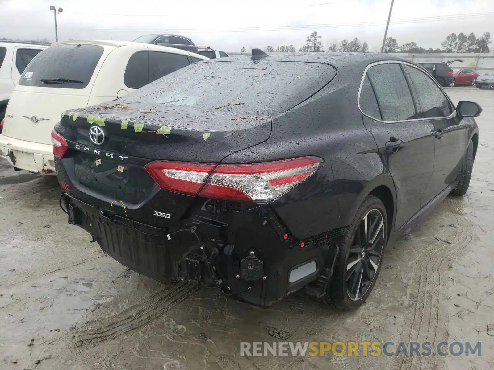 4 Photograph of a damaged car 4T1B61HK6KU842643 TOYOTA CAMRY 2019