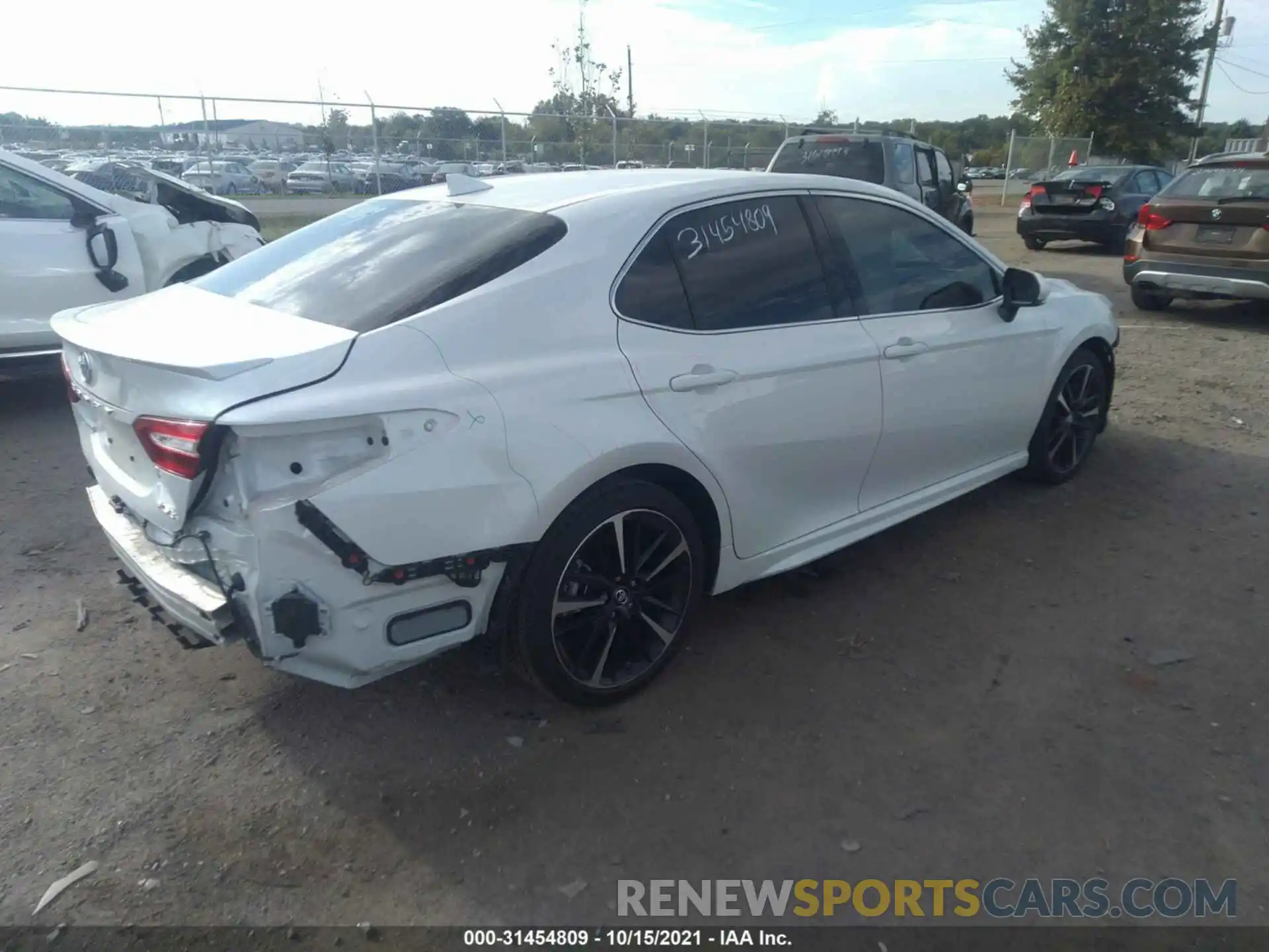 4 Photograph of a damaged car 4T1B61HK6KU843629 TOYOTA CAMRY 2019