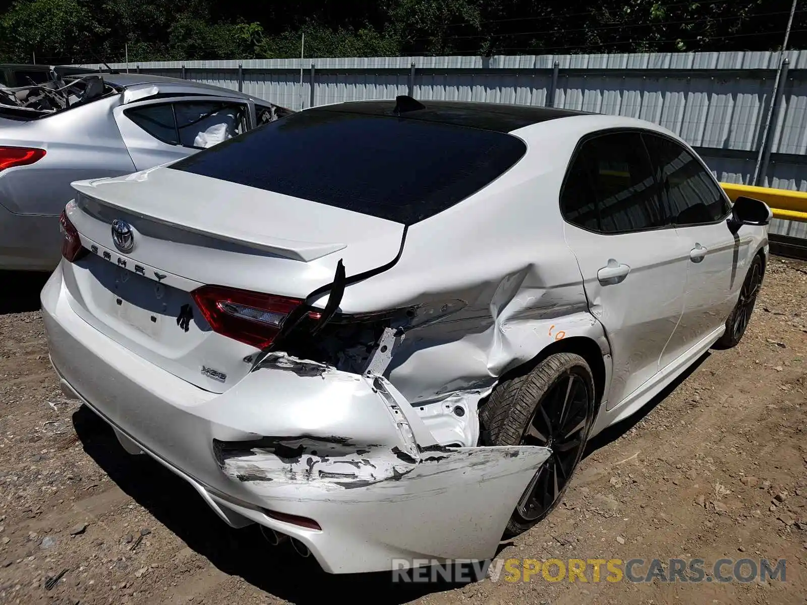 4 Photograph of a damaged car 4T1B61HK6KU848362 TOYOTA CAMRY 2019