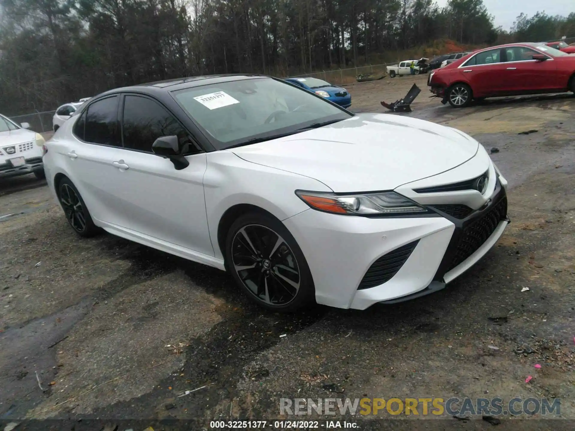 1 Photograph of a damaged car 4T1B61HK7KU186579 TOYOTA CAMRY 2019