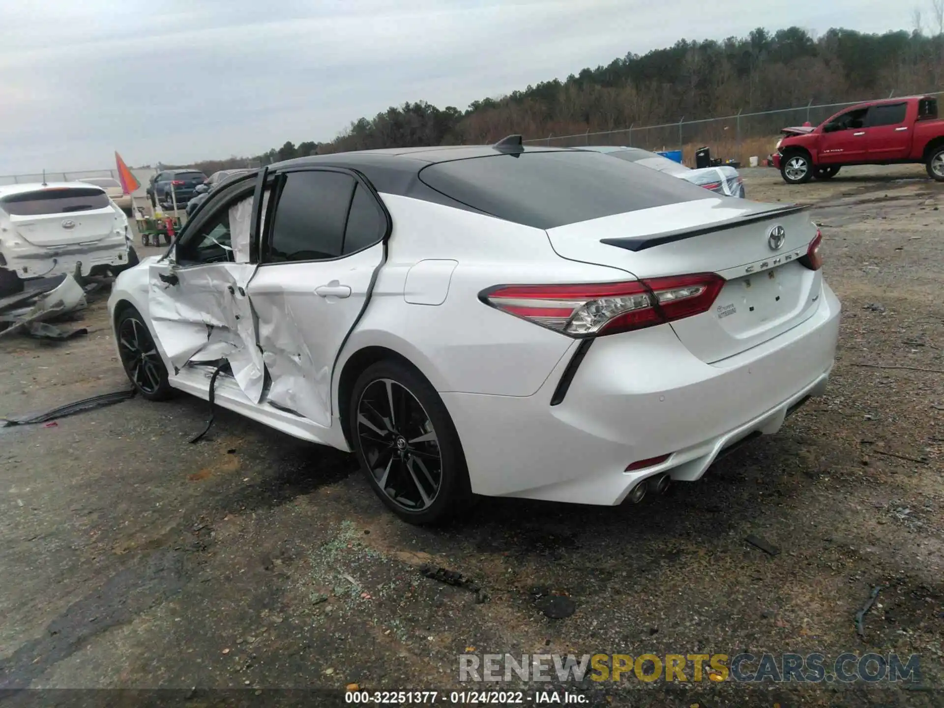 3 Photograph of a damaged car 4T1B61HK7KU186579 TOYOTA CAMRY 2019