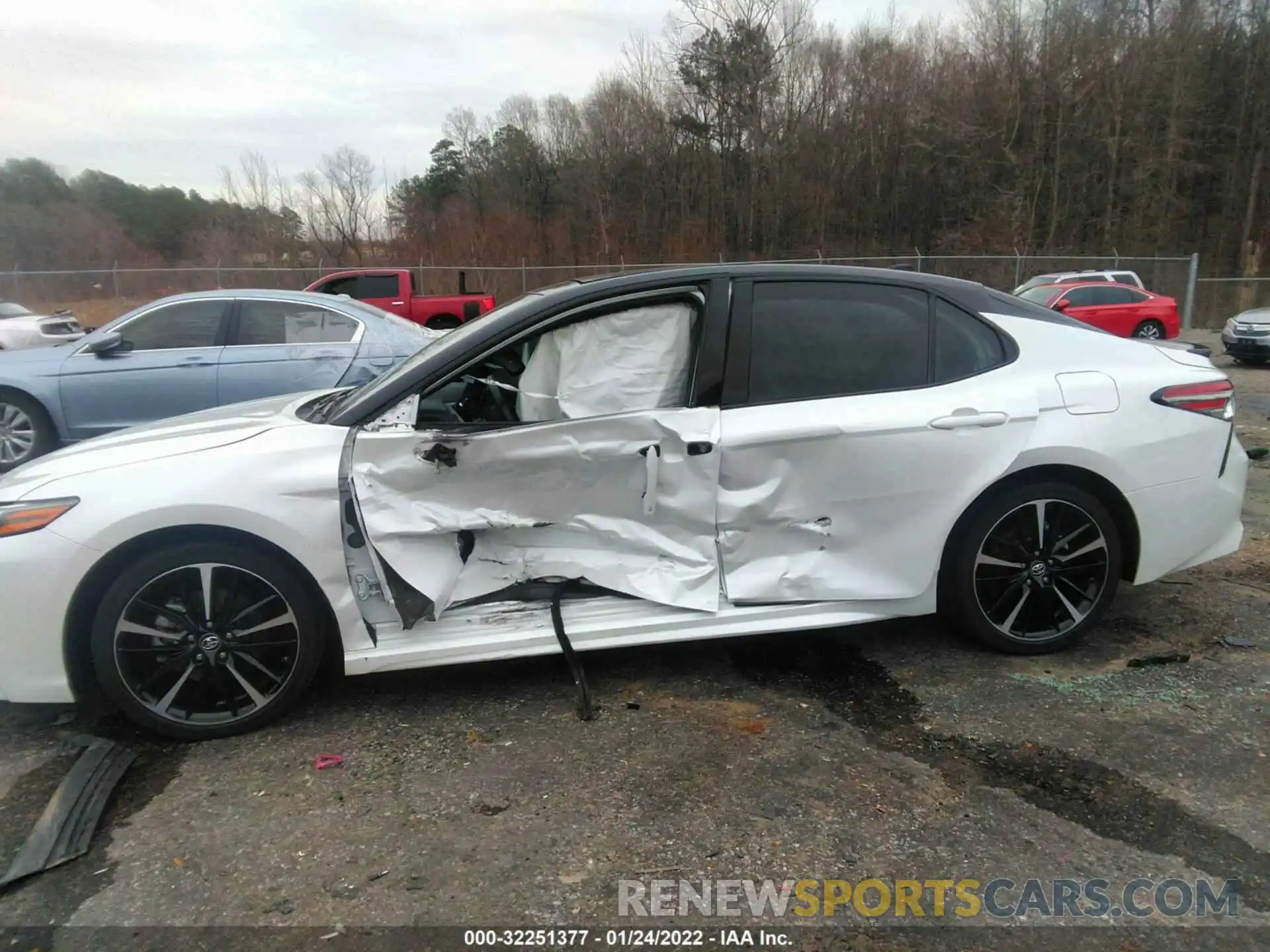 6 Photograph of a damaged car 4T1B61HK7KU186579 TOYOTA CAMRY 2019