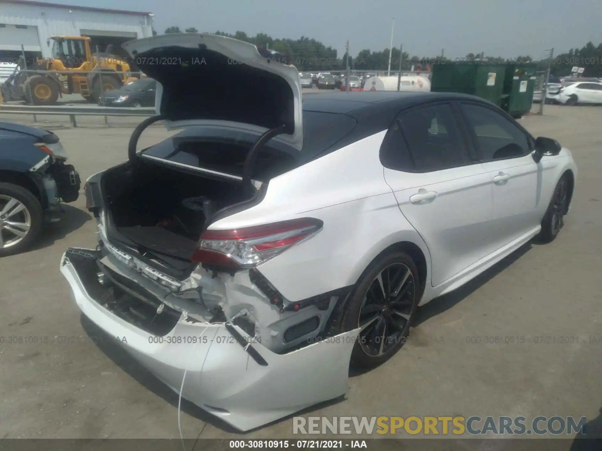 4 Photograph of a damaged car 4T1B61HK7KU200271 TOYOTA CAMRY 2019