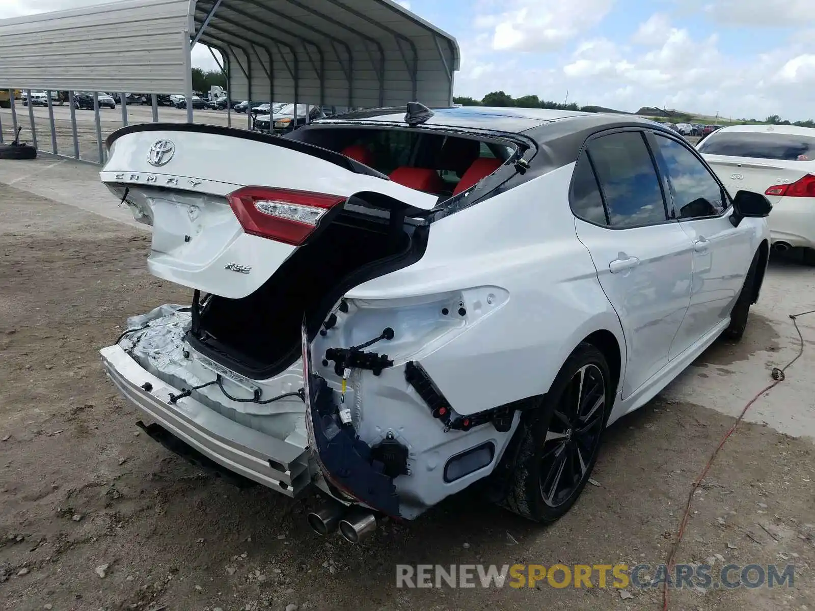 4 Photograph of a damaged car 4T1B61HK7KU200657 TOYOTA CAMRY 2019