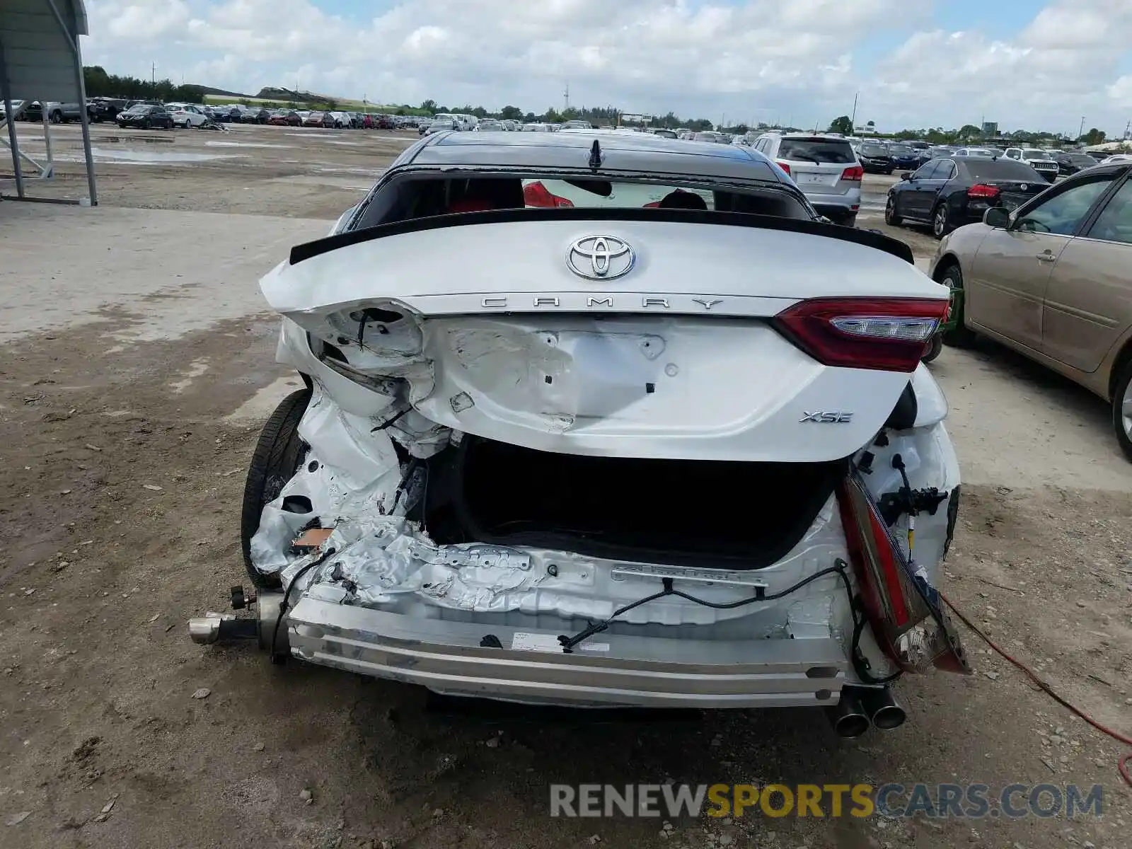 9 Photograph of a damaged car 4T1B61HK7KU200657 TOYOTA CAMRY 2019