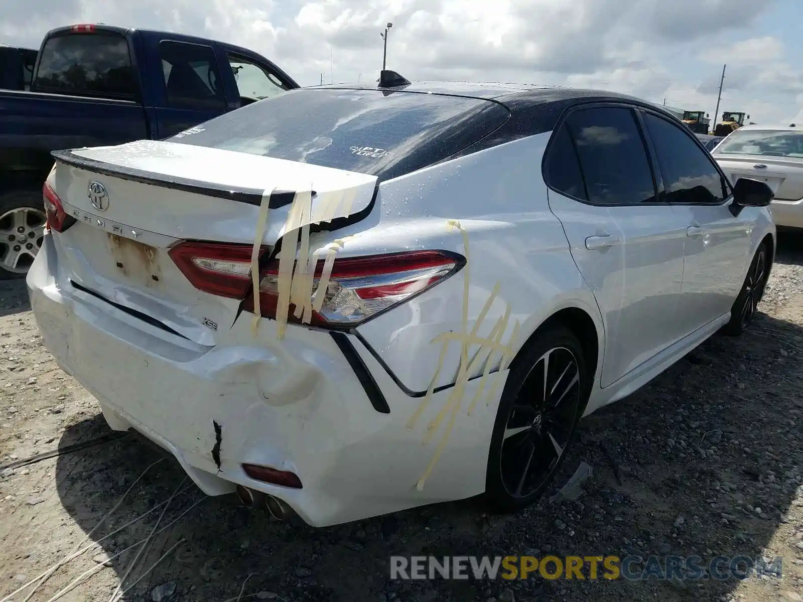 4 Photograph of a damaged car 4T1B61HK7KU206474 TOYOTA CAMRY 2019