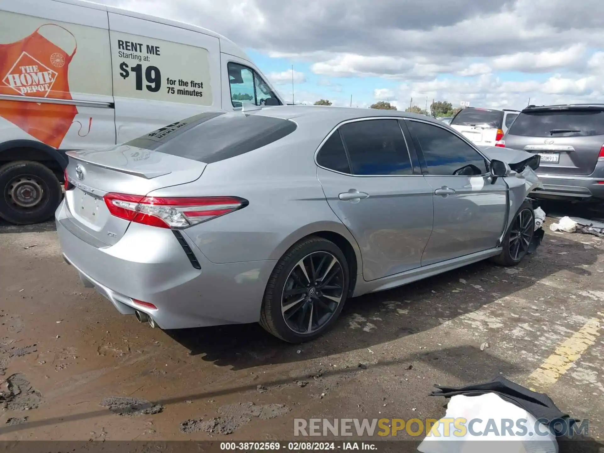 4 Photograph of a damaged car 4T1B61HK7KU207706 TOYOTA CAMRY 2019