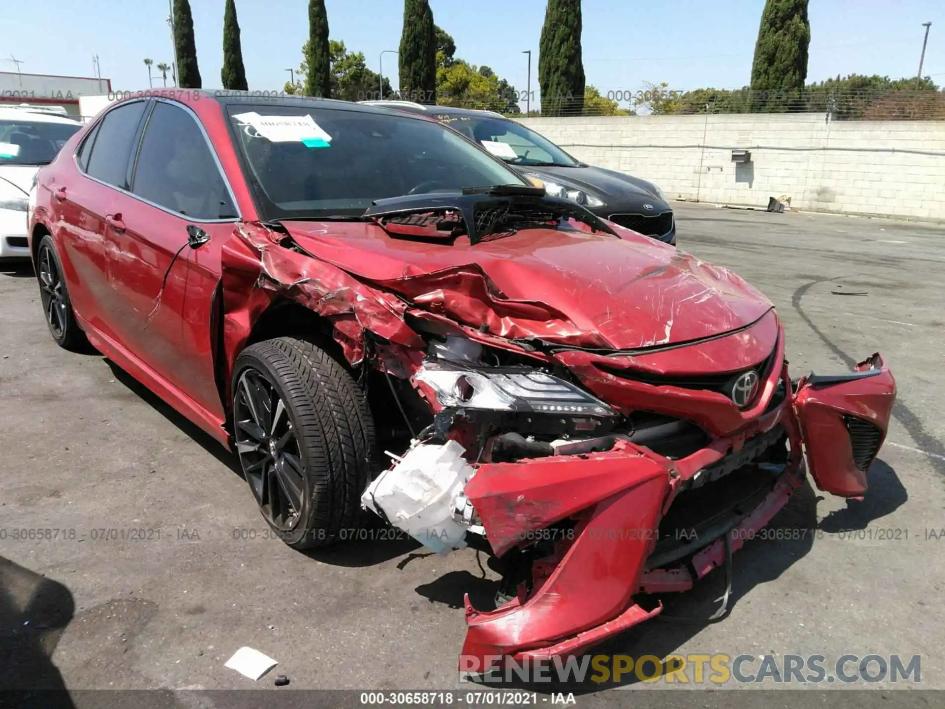 1 Photograph of a damaged car 4T1B61HK7KU218396 TOYOTA CAMRY 2019