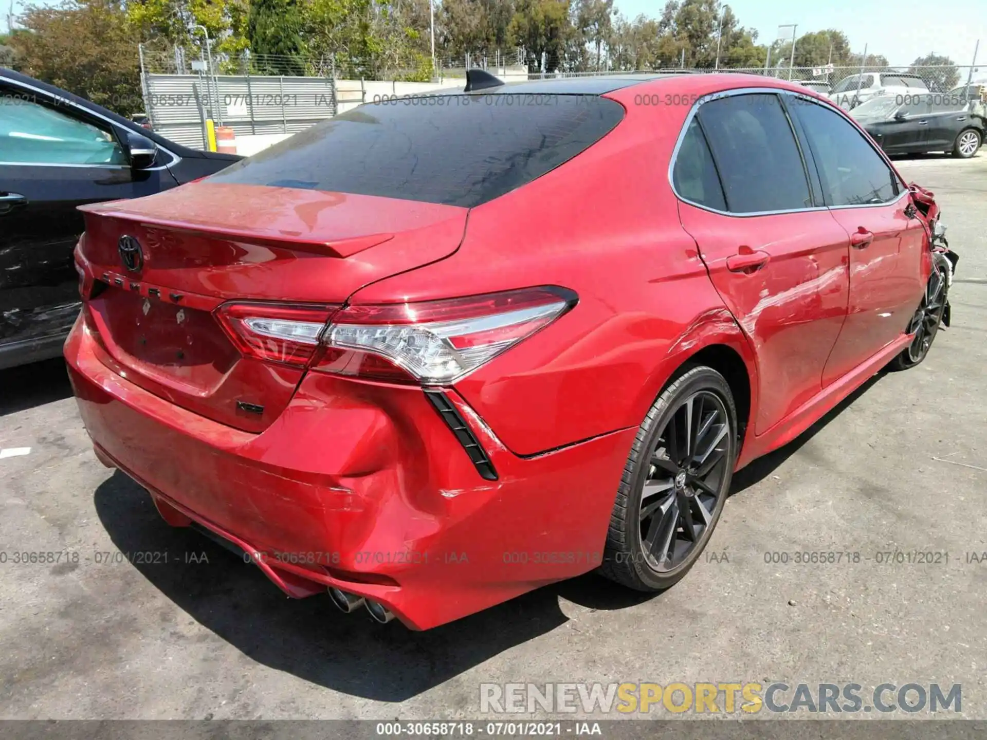 4 Photograph of a damaged car 4T1B61HK7KU218396 TOYOTA CAMRY 2019