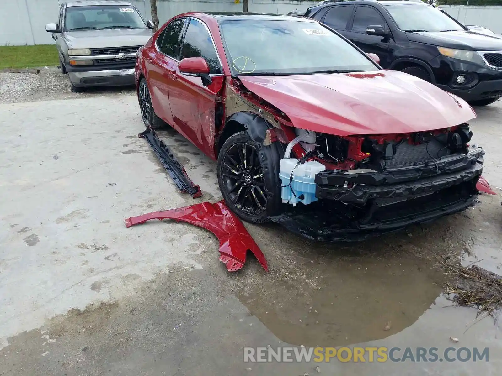 1 Photograph of a damaged car 4T1B61HK7KU226059 TOYOTA CAMRY 2019