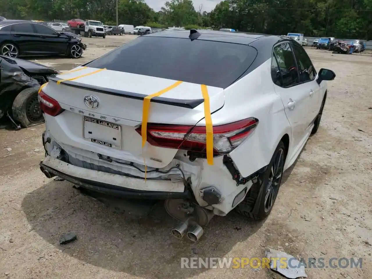 4 Photograph of a damaged car 4T1B61HK7KU229544 TOYOTA CAMRY 2019