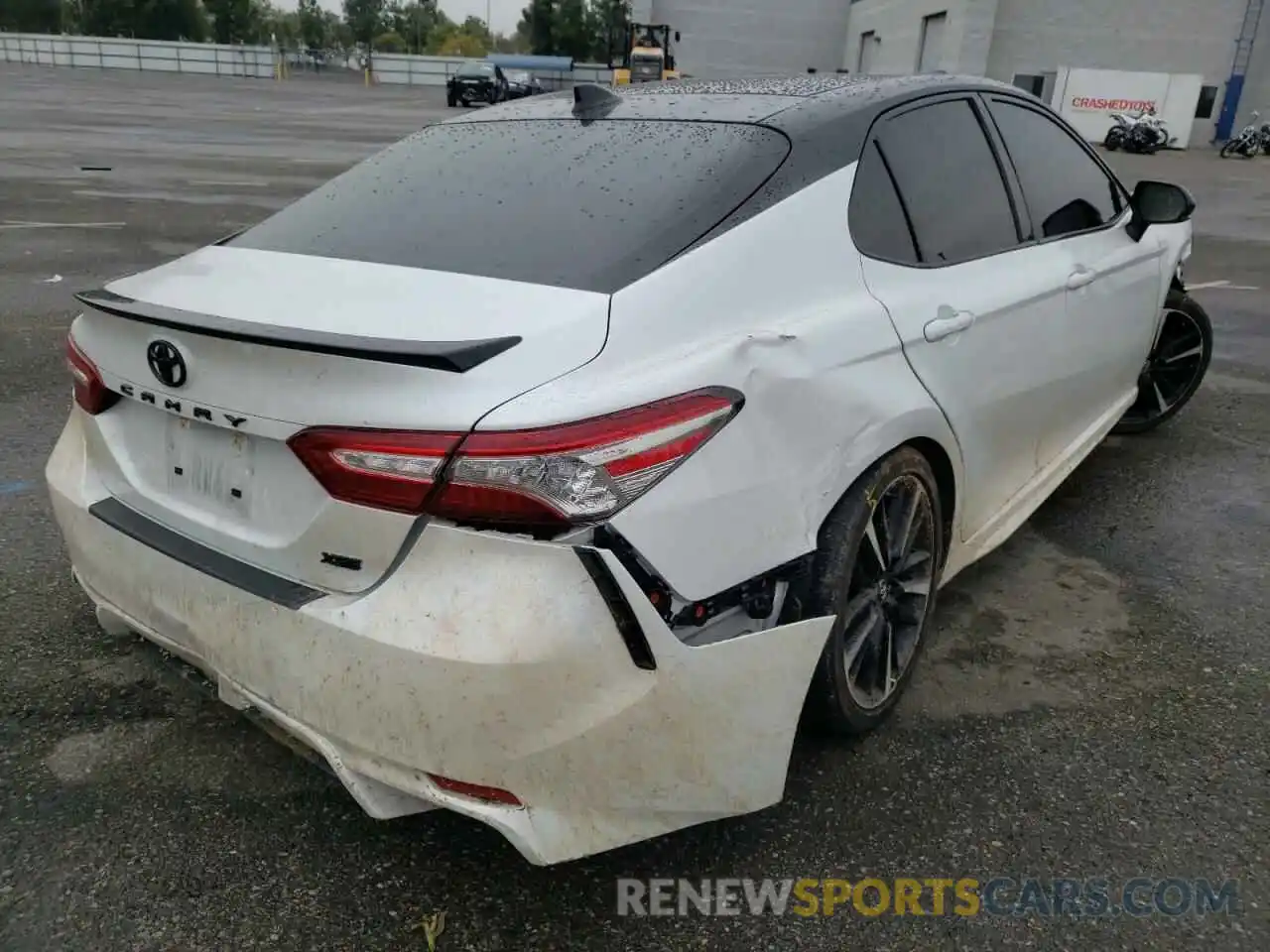 4 Photograph of a damaged car 4T1B61HK7KU232735 TOYOTA CAMRY 2019