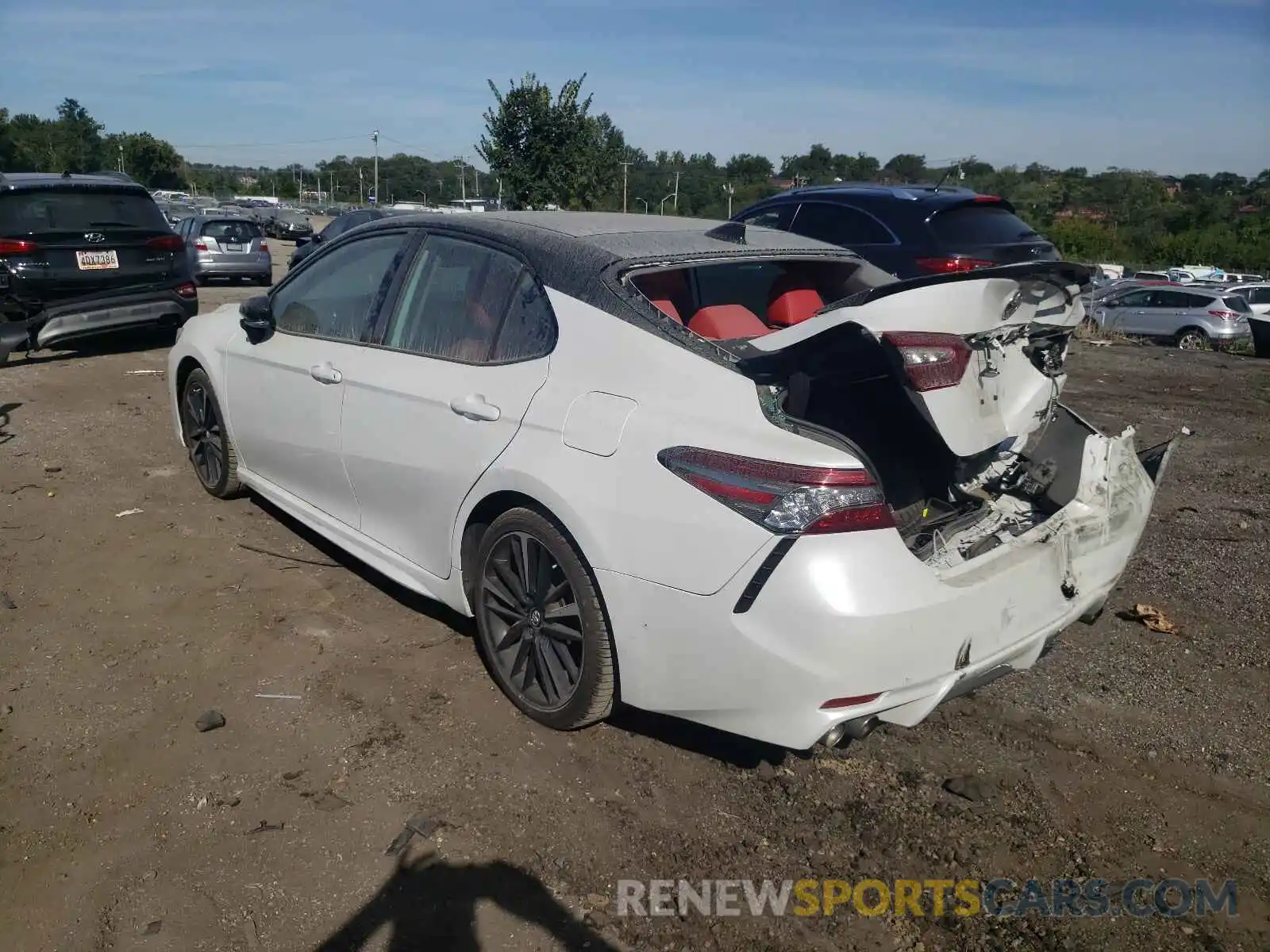 3 Photograph of a damaged car 4T1B61HK7KU240172 TOYOTA CAMRY 2019