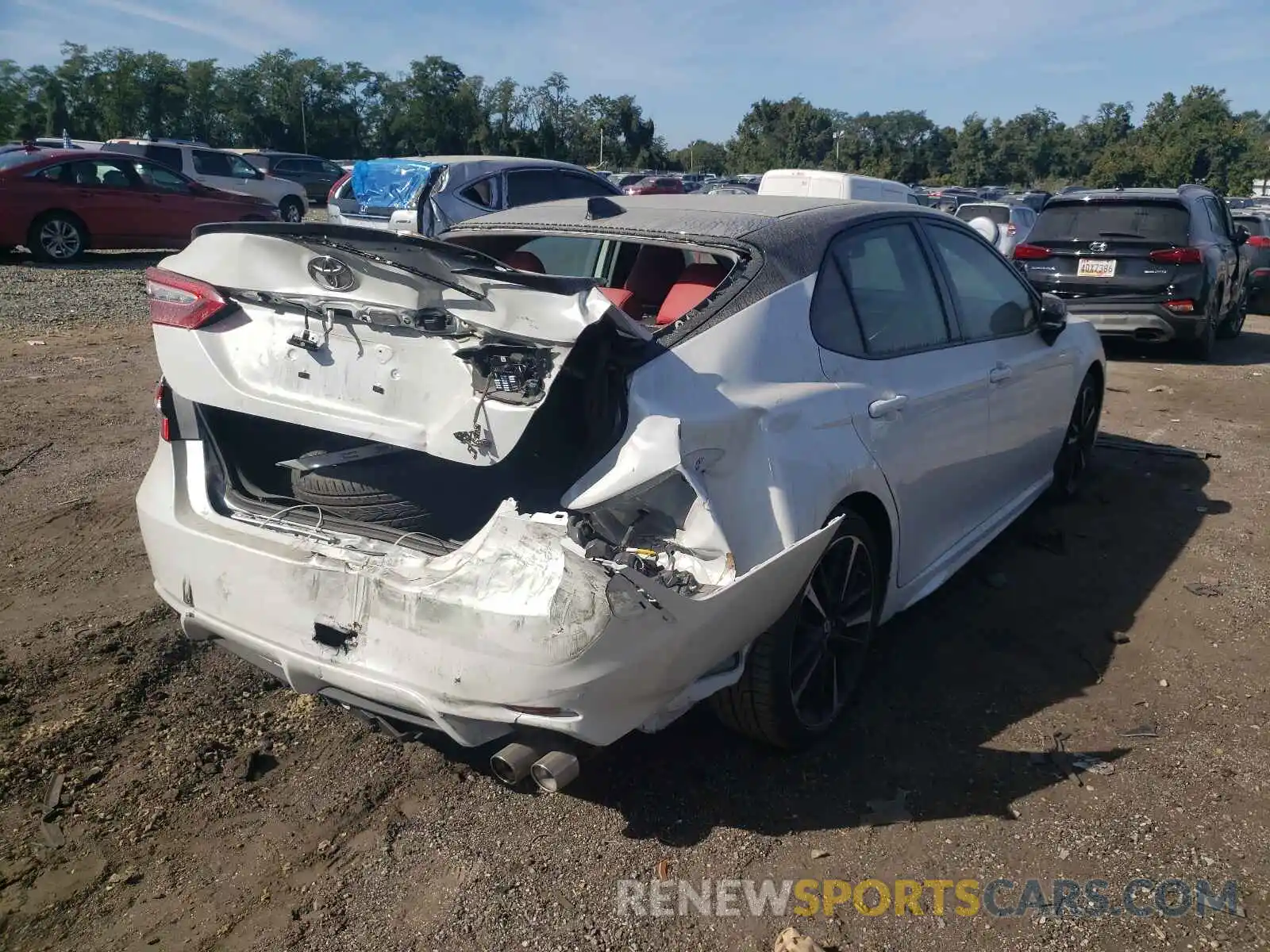 4 Photograph of a damaged car 4T1B61HK7KU240172 TOYOTA CAMRY 2019