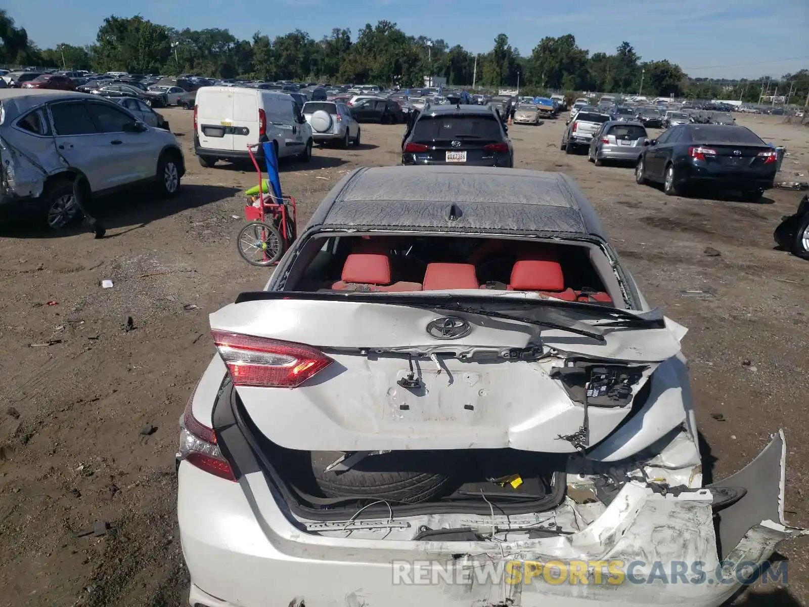 9 Photograph of a damaged car 4T1B61HK7KU240172 TOYOTA CAMRY 2019