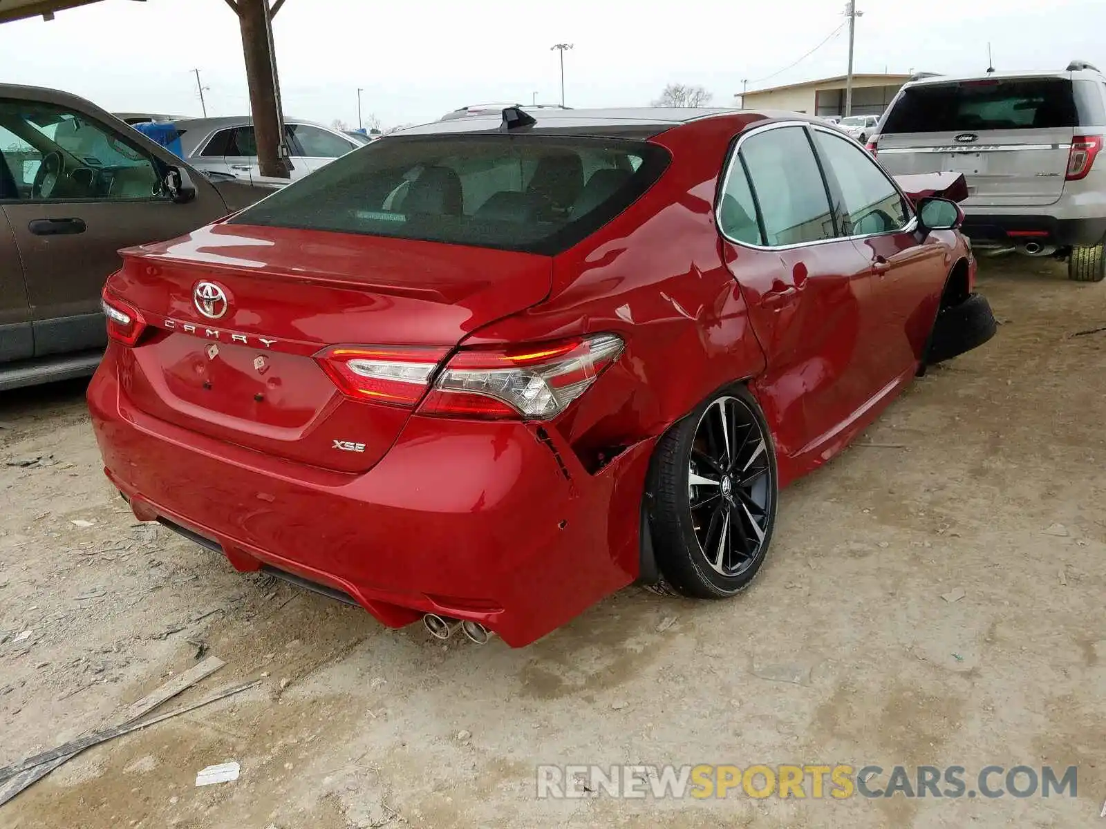 4 Photograph of a damaged car 4T1B61HK7KU253942 TOYOTA CAMRY 2019