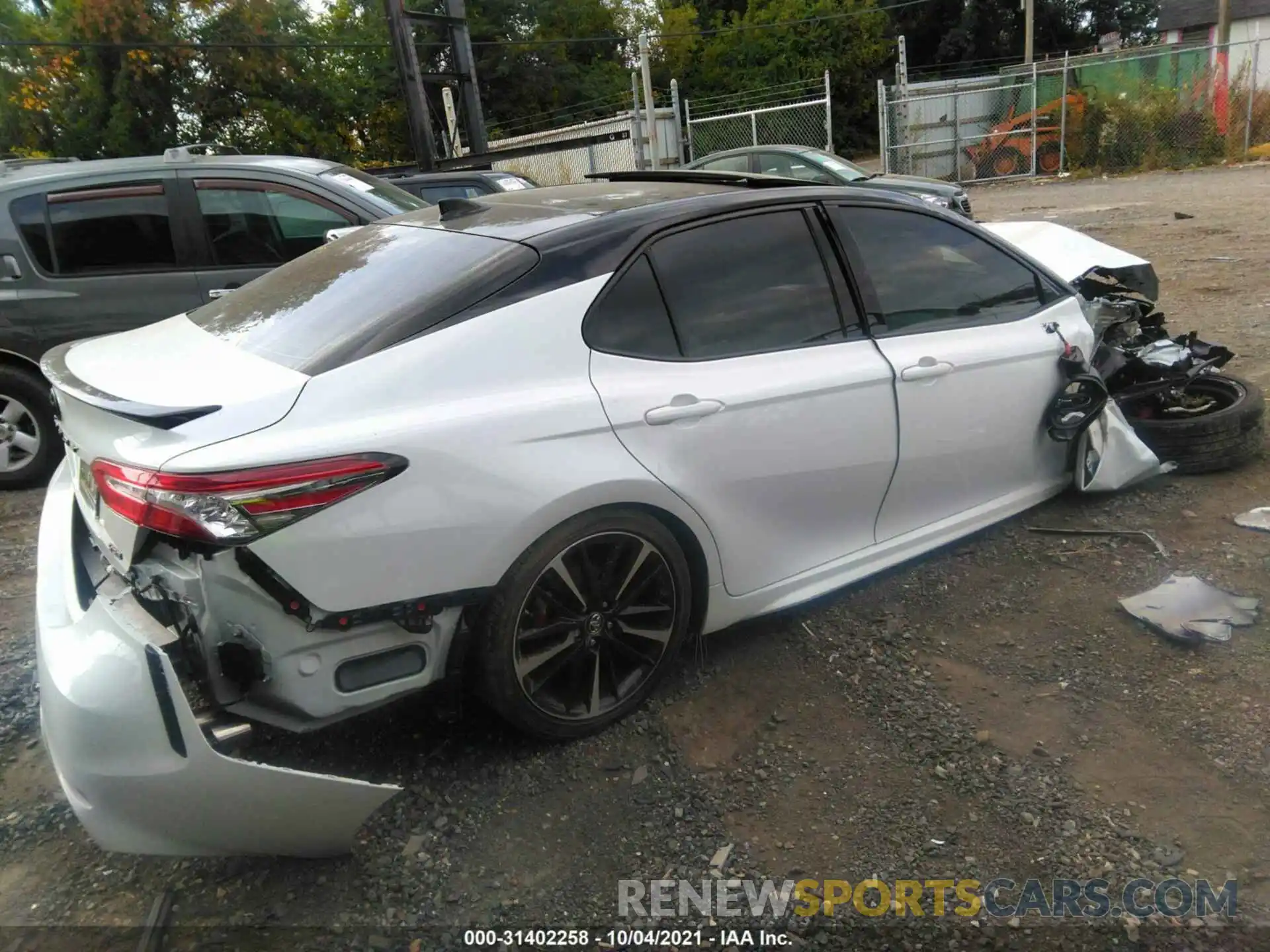 4 Photograph of a damaged car 4T1B61HK7KU255481 TOYOTA CAMRY 2019