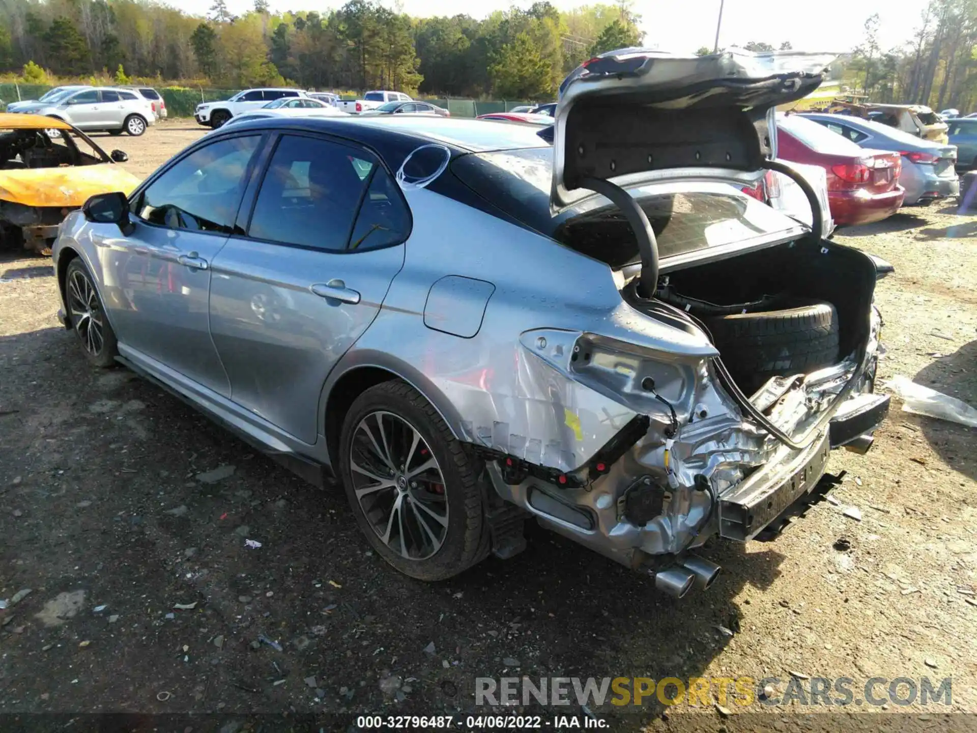 3 Photograph of a damaged car 4T1B61HK7KU259286 TOYOTA CAMRY 2019