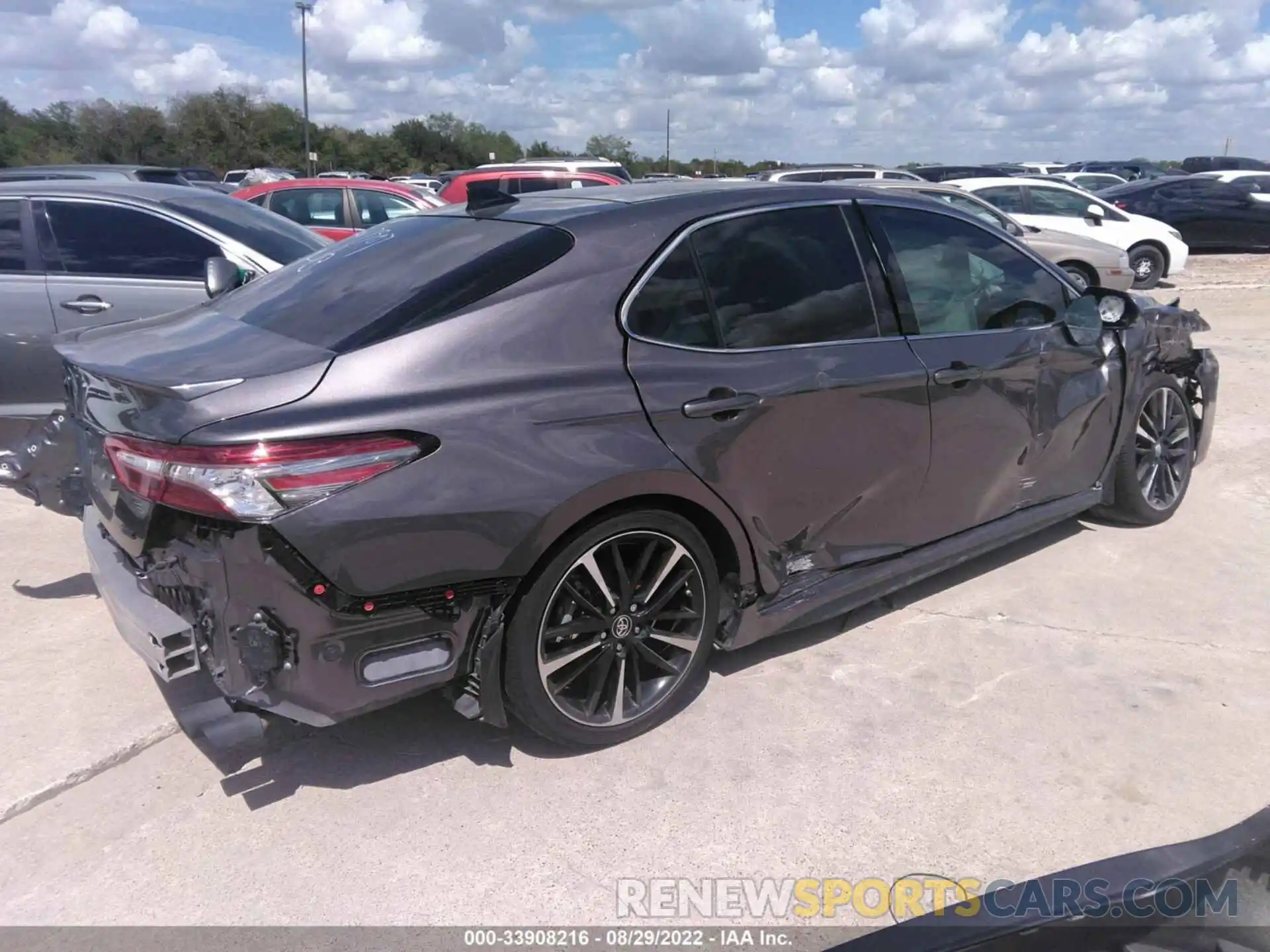 4 Photograph of a damaged car 4T1B61HK7KU276542 TOYOTA CAMRY 2019