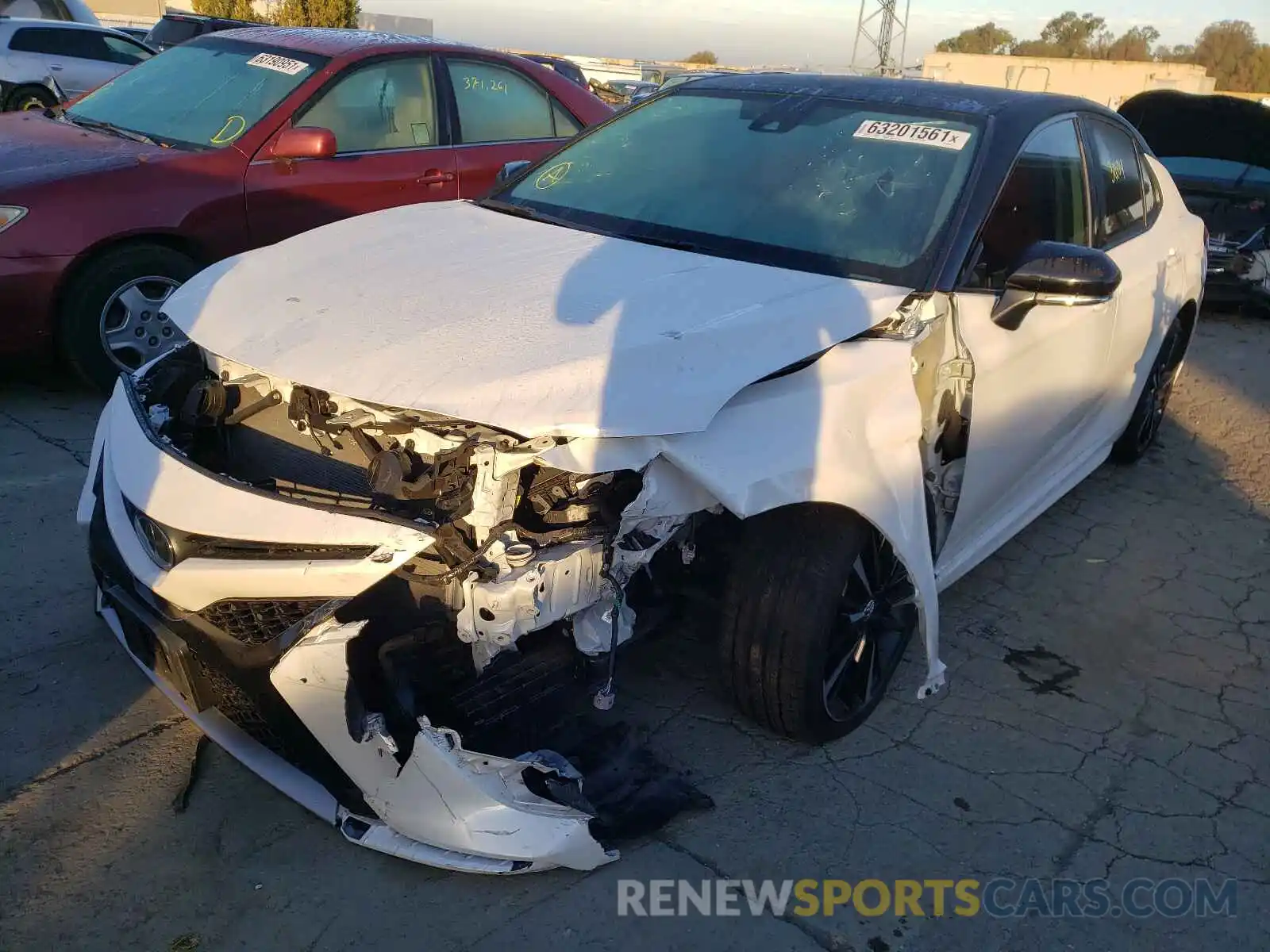 2 Photograph of a damaged car 4T1B61HK7KU283670 TOYOTA CAMRY 2019