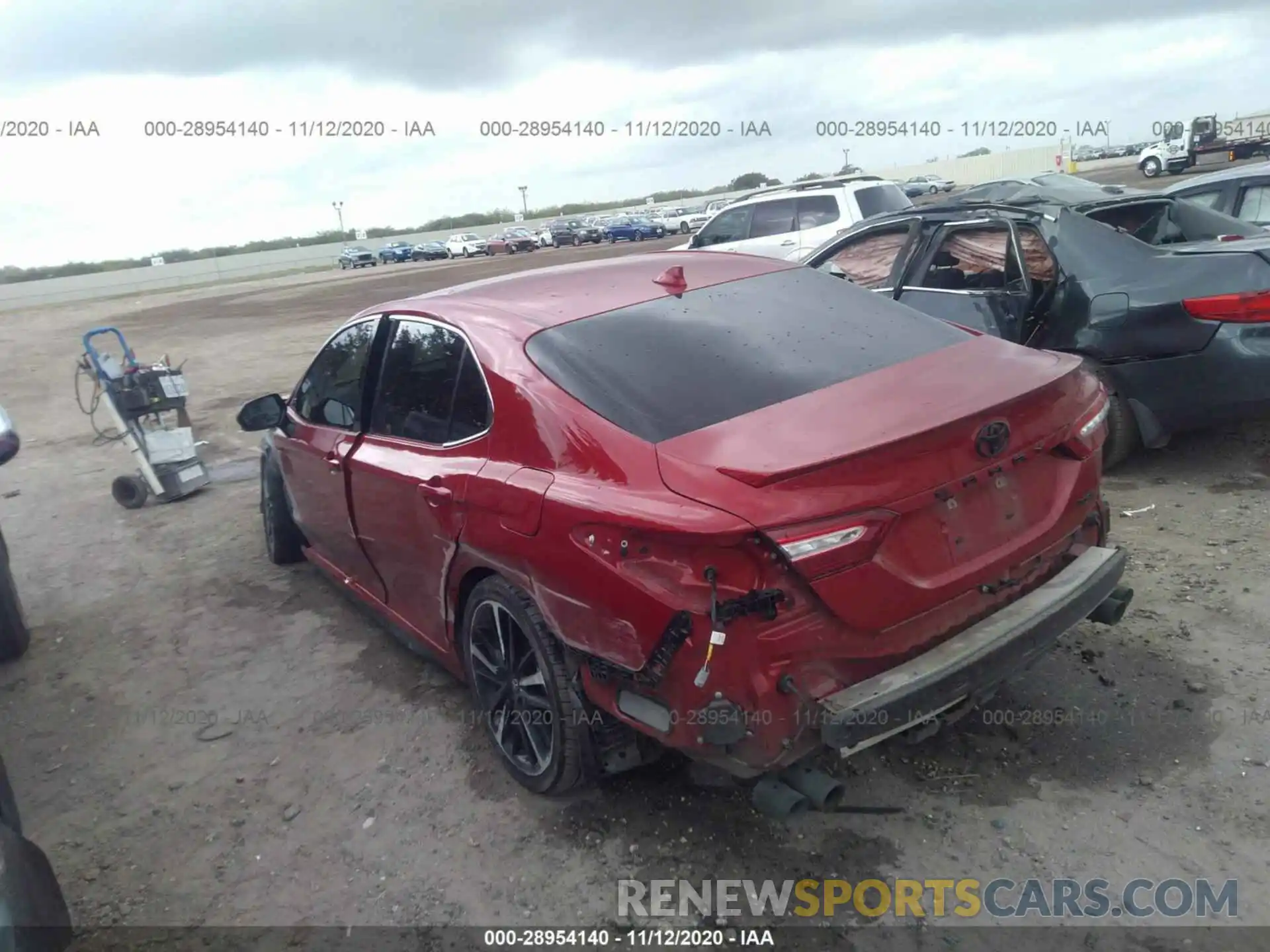 3 Photograph of a damaged car 4T1B61HK7KU295575 TOYOTA CAMRY 2019