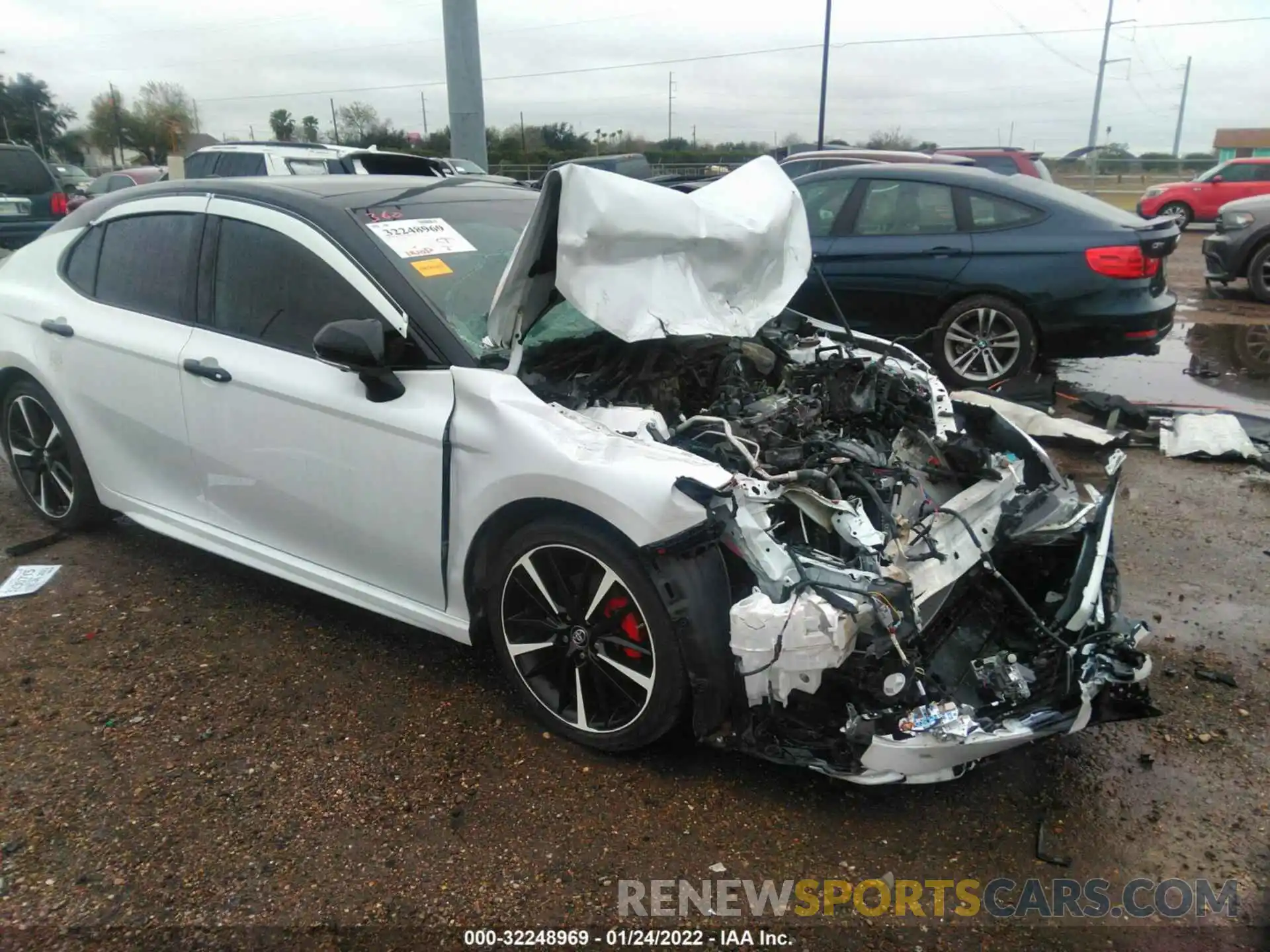 1 Photograph of a damaged car 4T1B61HK7KU298752 TOYOTA CAMRY 2019