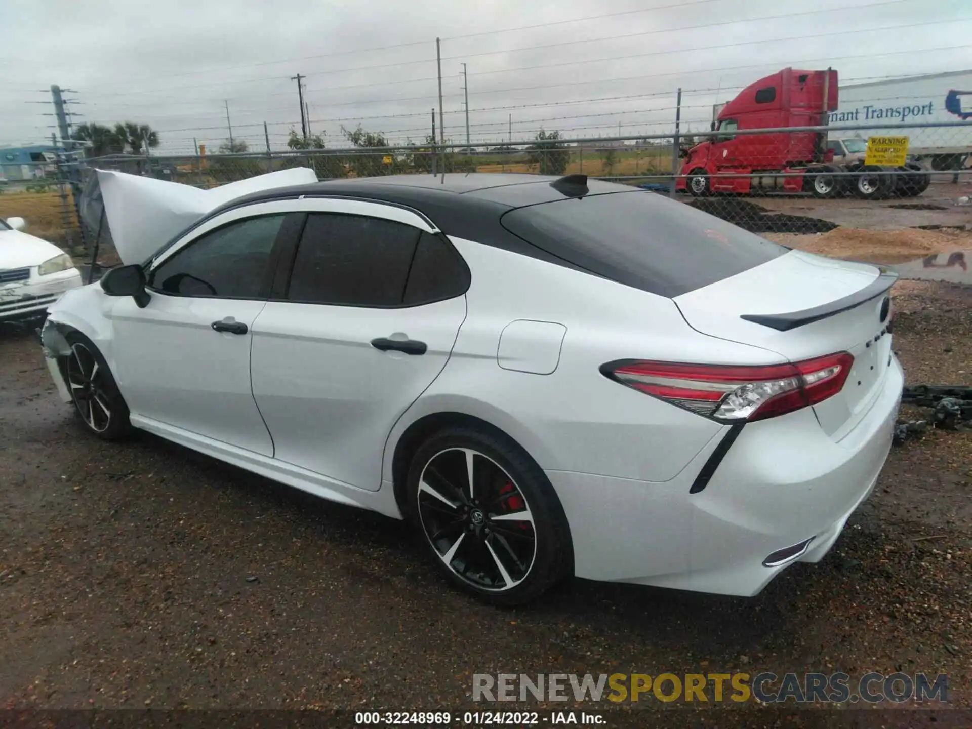 3 Photograph of a damaged car 4T1B61HK7KU298752 TOYOTA CAMRY 2019