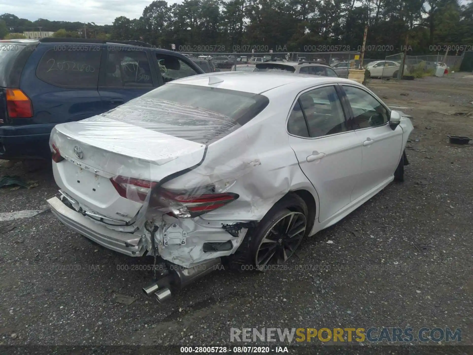 4 Photograph of a damaged car 4T1B61HK7KU687598 TOYOTA CAMRY 2019