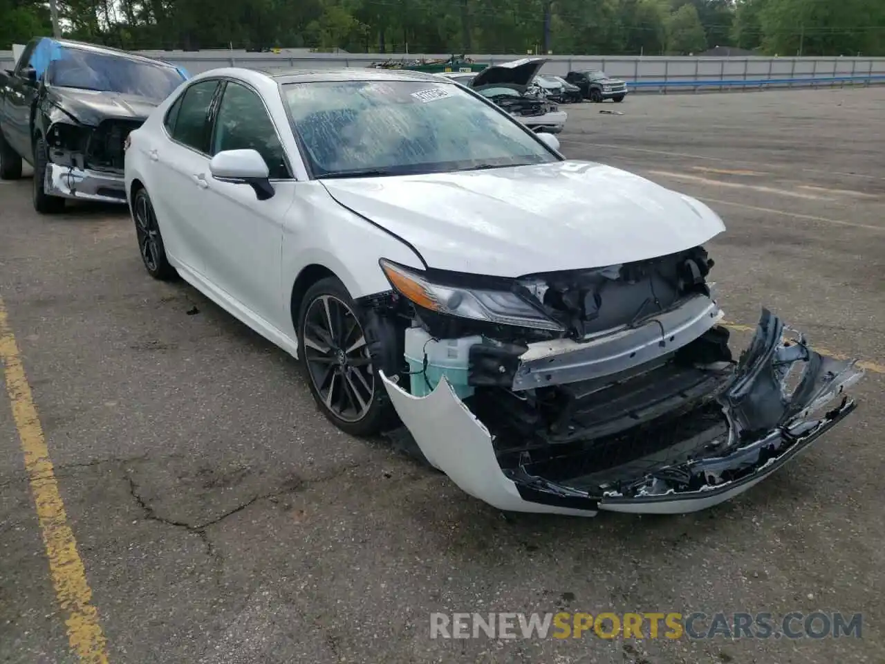 1 Photograph of a damaged car 4T1B61HK7KU694809 TOYOTA CAMRY 2019