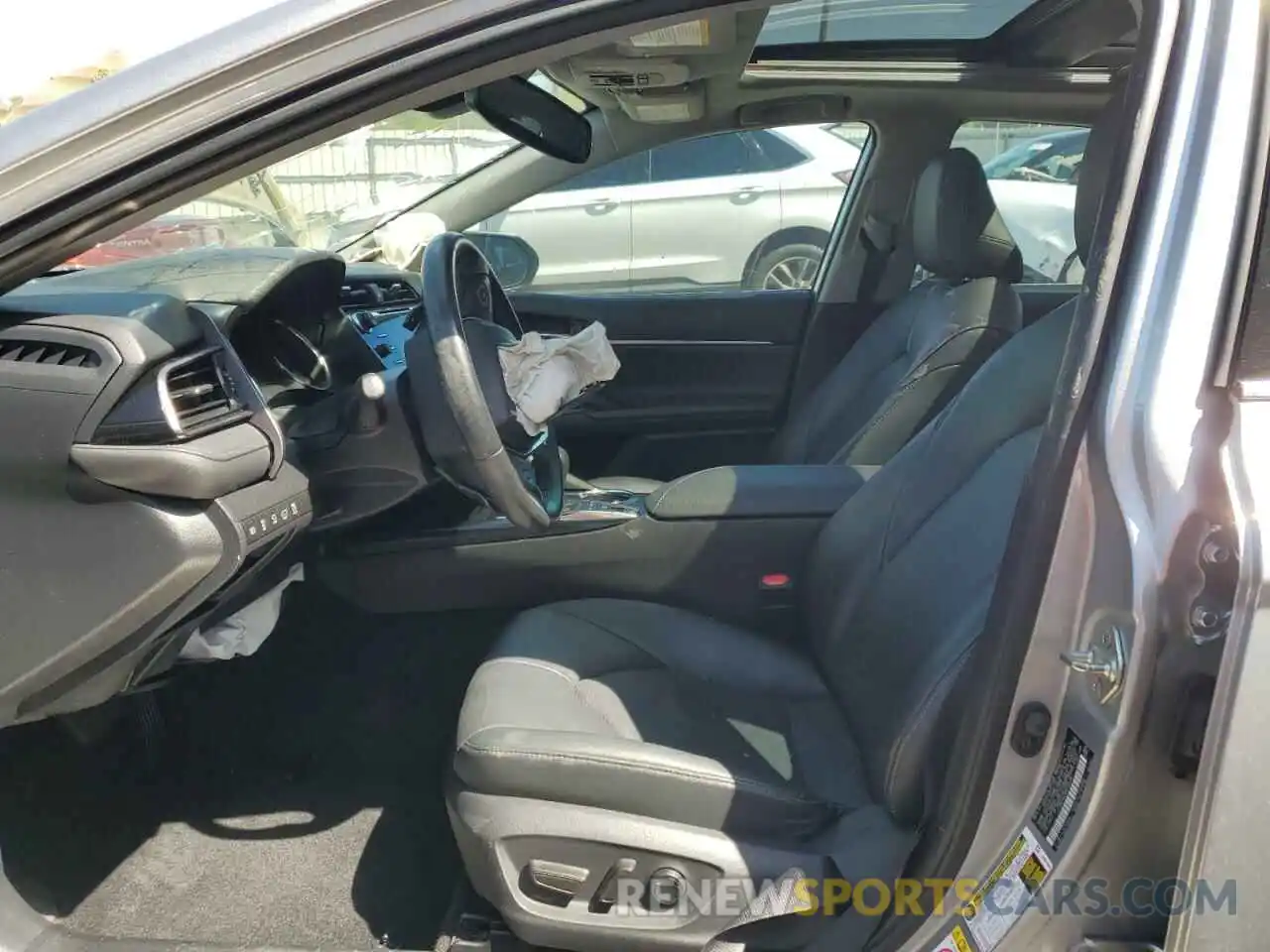 7 Photograph of a damaged car 4T1B61HK7KU712239 TOYOTA CAMRY 2019