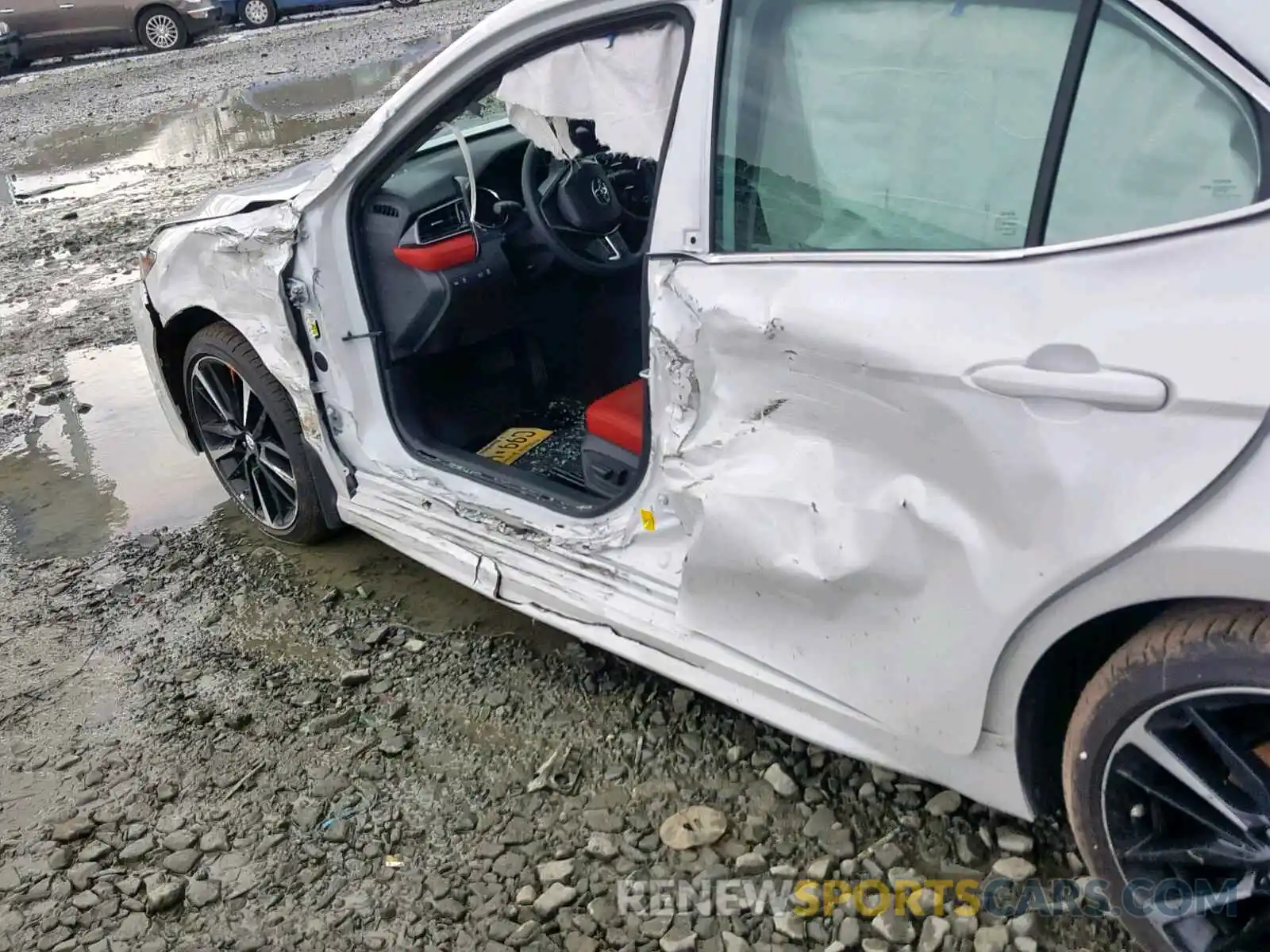 9 Photograph of a damaged car 4T1B61HK7KU717831 TOYOTA CAMRY 2019