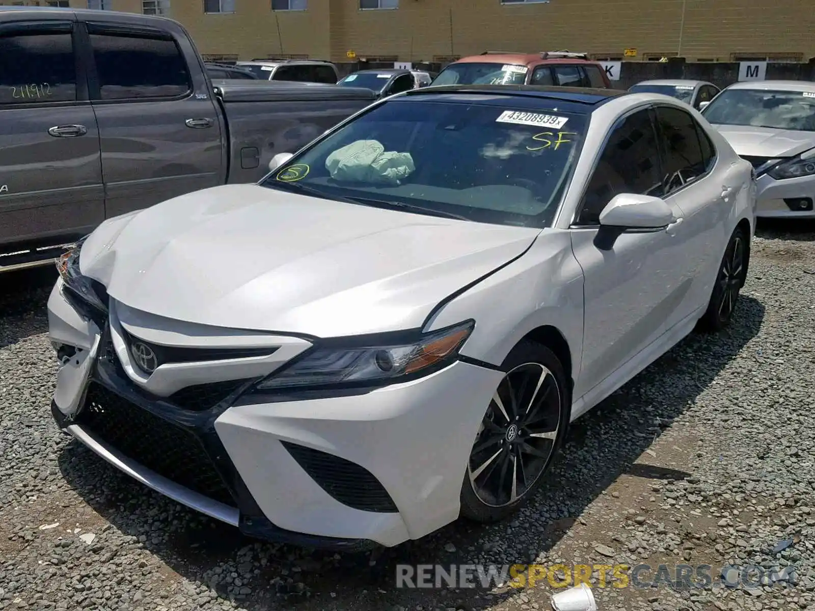 2 Photograph of a damaged car 4T1B61HK7KU720471 TOYOTA CAMRY 2019