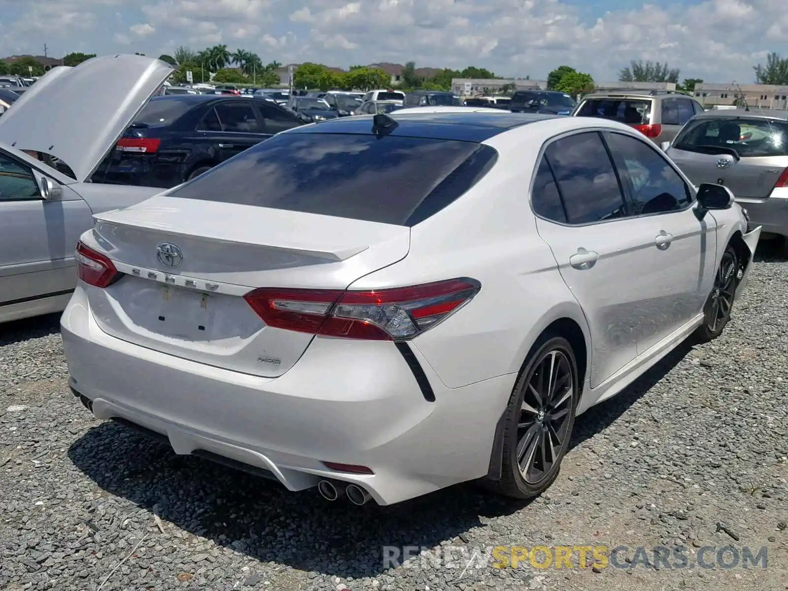 4 Photograph of a damaged car 4T1B61HK7KU720471 TOYOTA CAMRY 2019