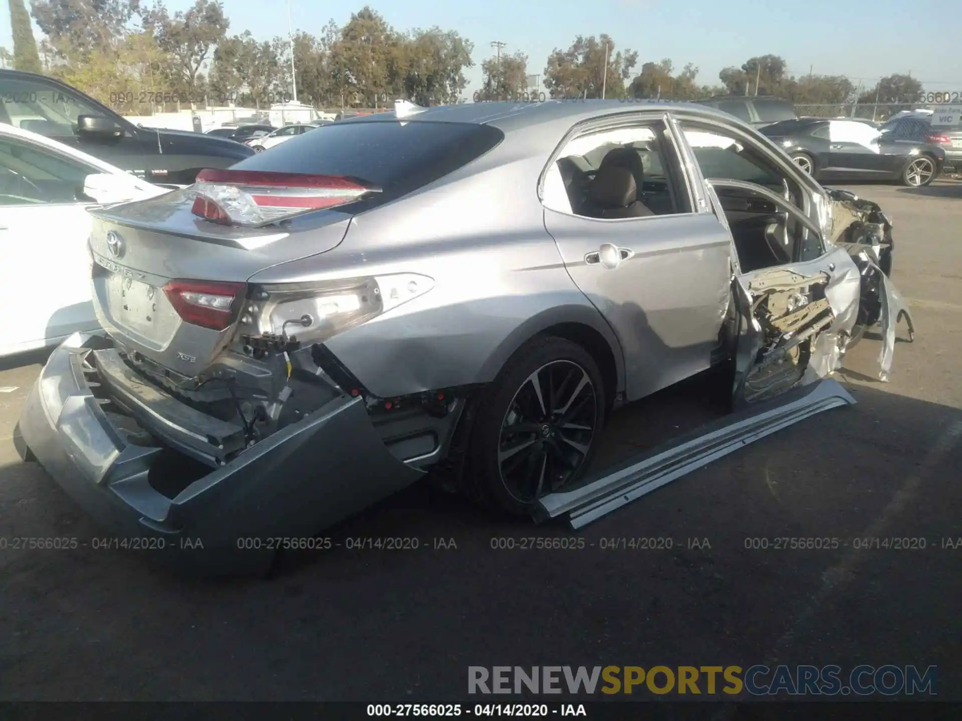 4 Photograph of a damaged car 4T1B61HK7KU744995 TOYOTA CAMRY 2019